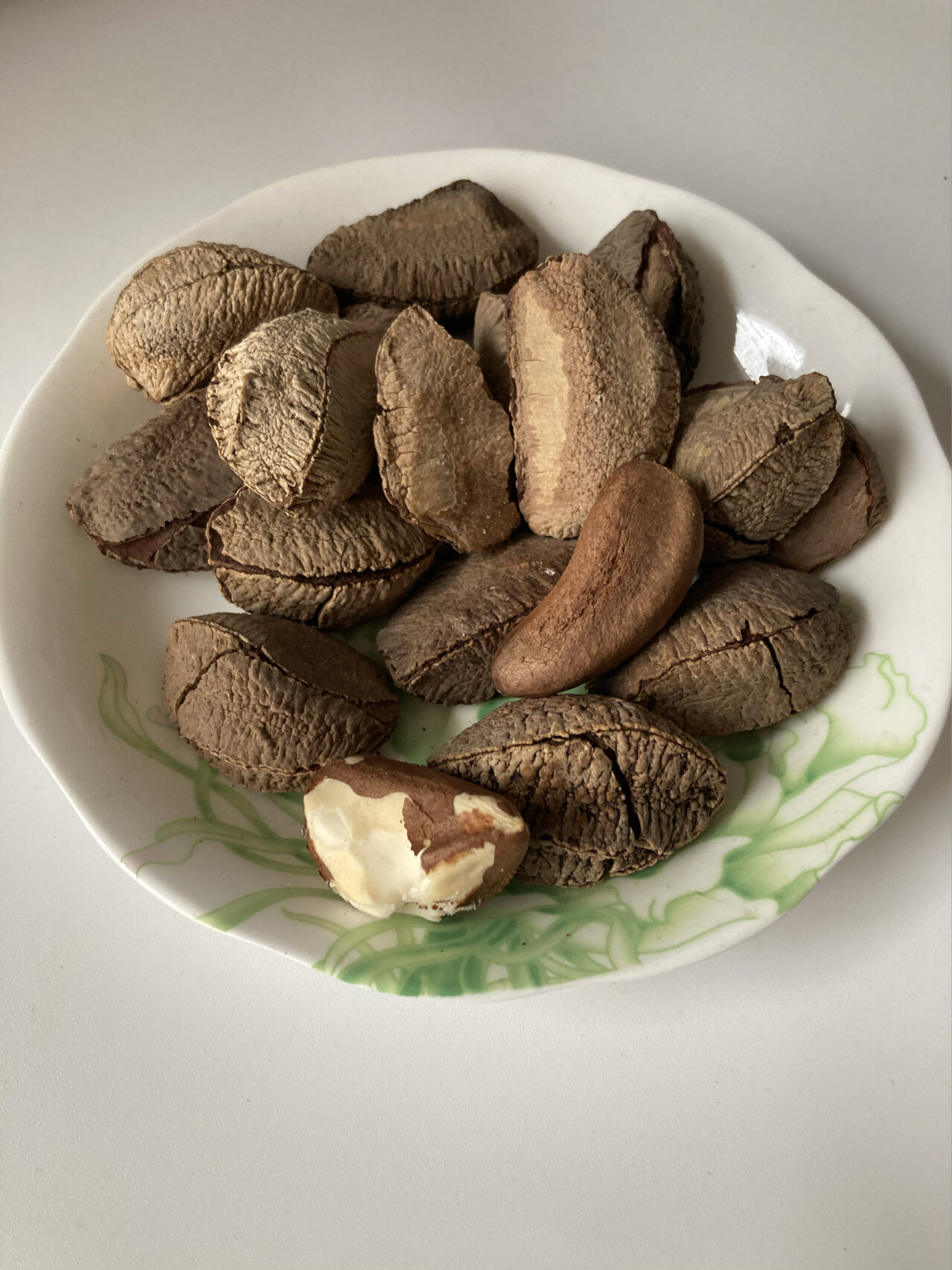 像鲍鱼的坚果,是补硒小能手 巴西坚果(brazil nut)又叫巴西栗,鲍鱼果