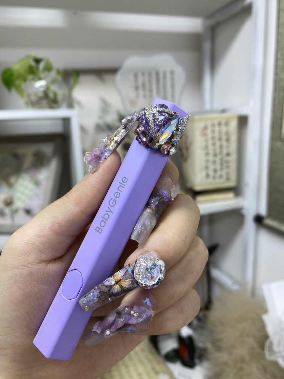 bbg一字灯贴华子 今天去娇娇老师那里拿一字灯,顺便带了钻准备给小灯