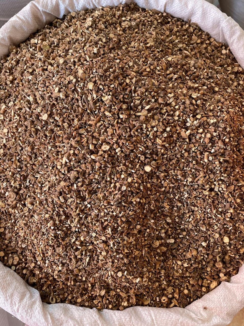 柴胡的功效与作用      柴胡为伞形科植物柴胡或狭叶柴胡的根部.