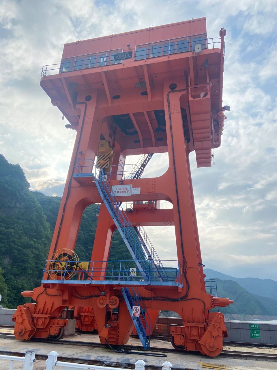 通化周边|云峰大坝【附集安一日游路线】 云峰大坝位干吉林省东南部