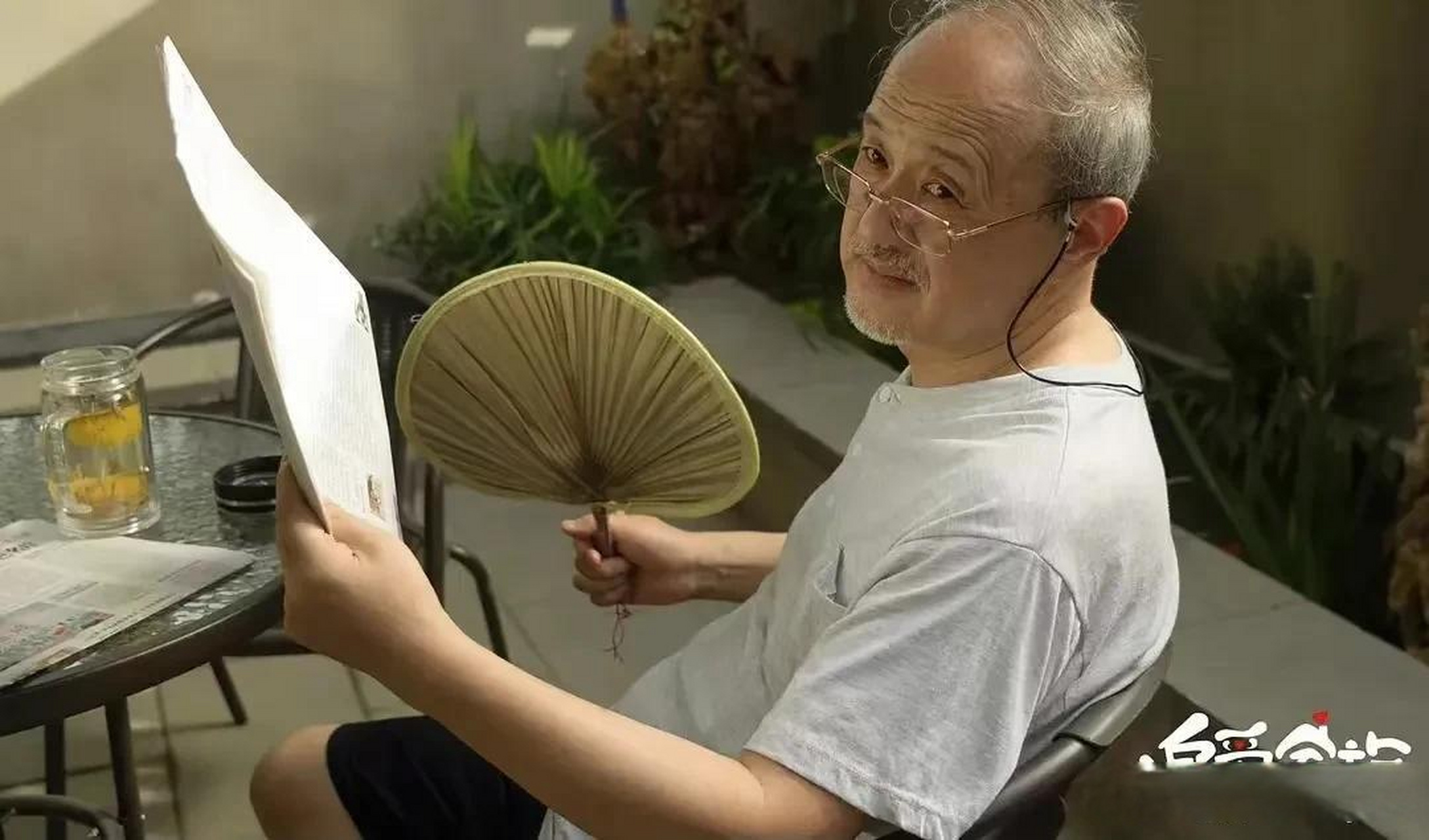 追爱家族中杨新鸣饰演齐家大家长齐国盛,妻子去世得早,是齐国盛一个人