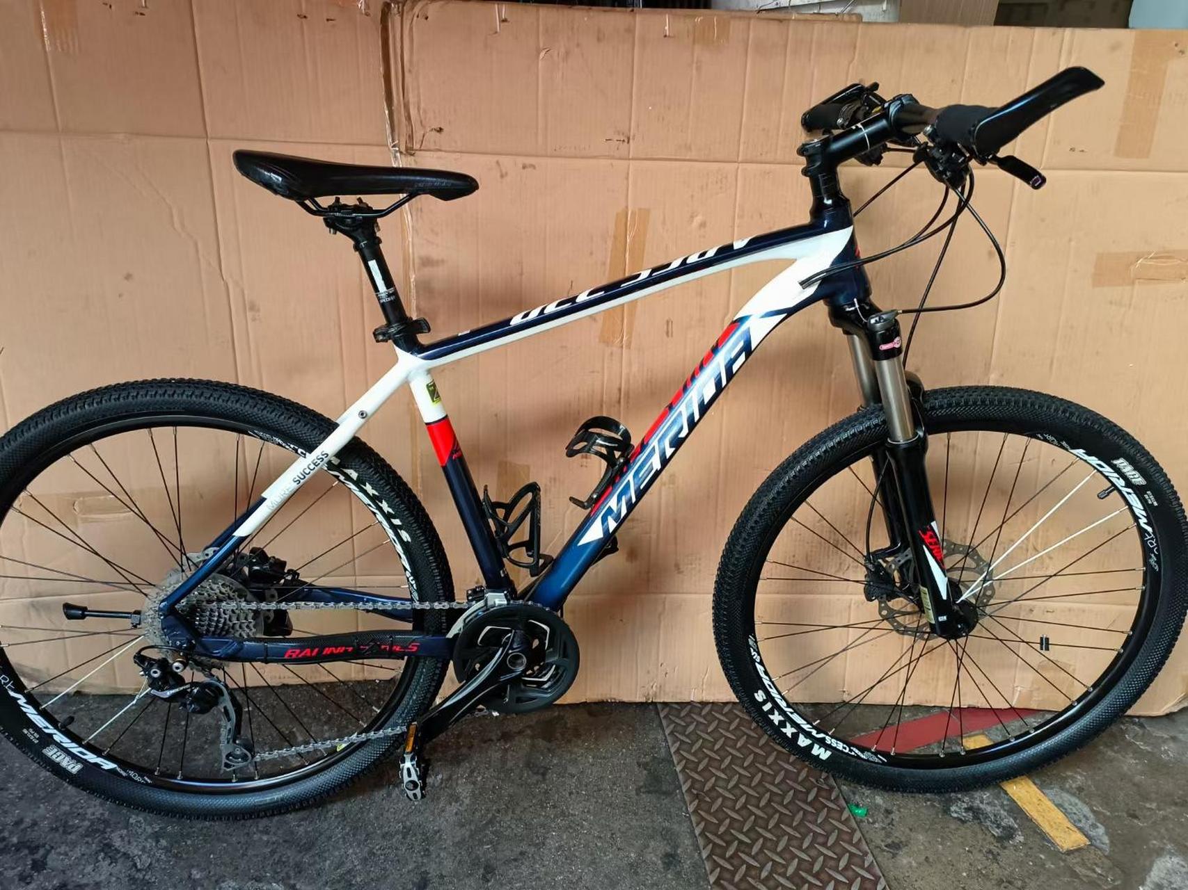 美利达战神730,前后双油碟30速,气庒前叉带线空锁死,车架19寸,成色很