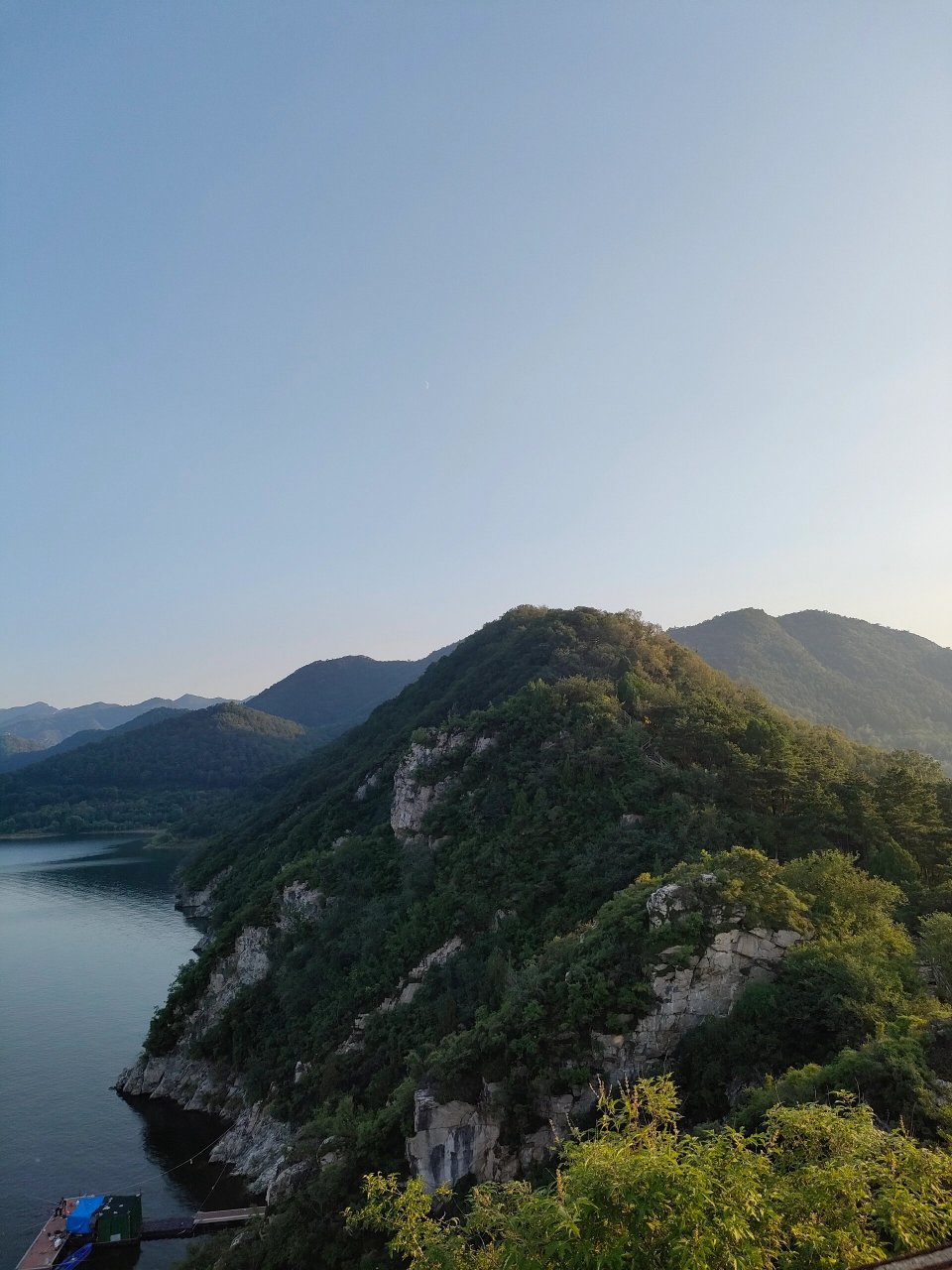 金海湖锯齿崖图片