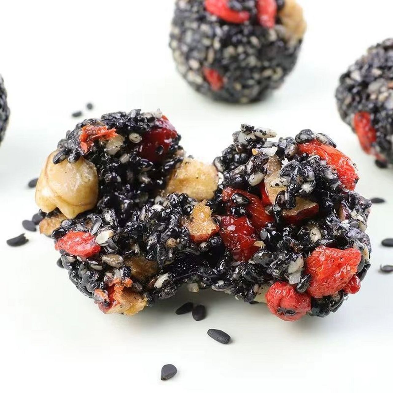 红枣丸核桃桑葚枸杞黑芝麻丸40包,9.9入!    孕妇营养零食整箱批发!