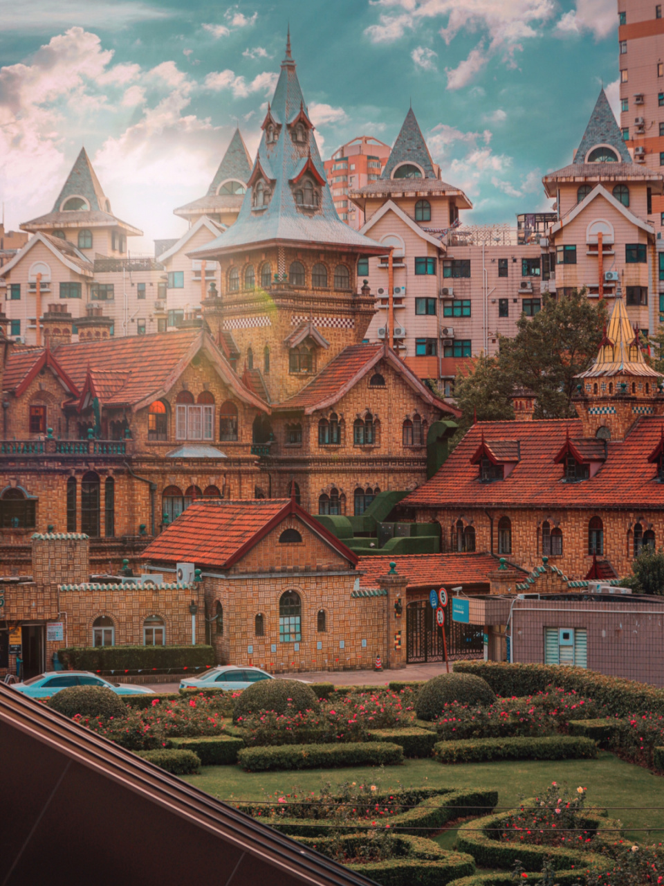 马列别墅是上海几代人心中的童话城堡. 有什么好讲的呢?