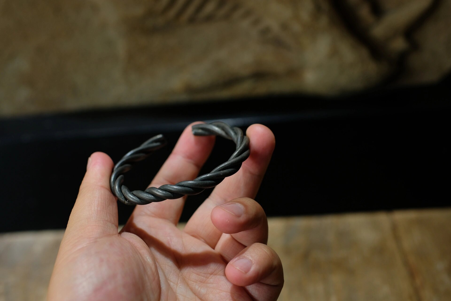 明代绞丝银手镯一对.全品 内径6cm重105克