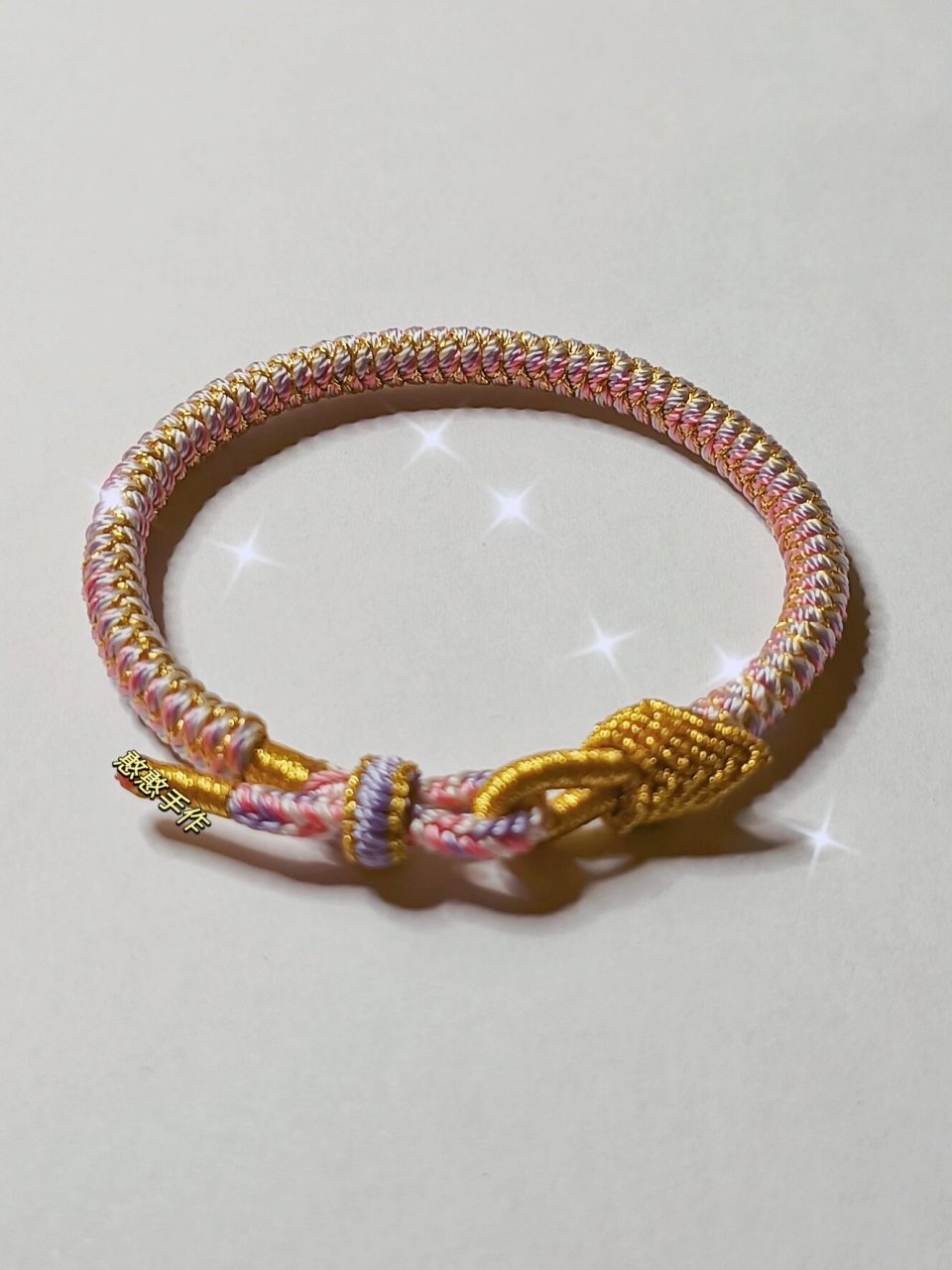 龙鳞手绳寓意纳福吉祥,锦鲤附体,顺风顺水,好运加持.