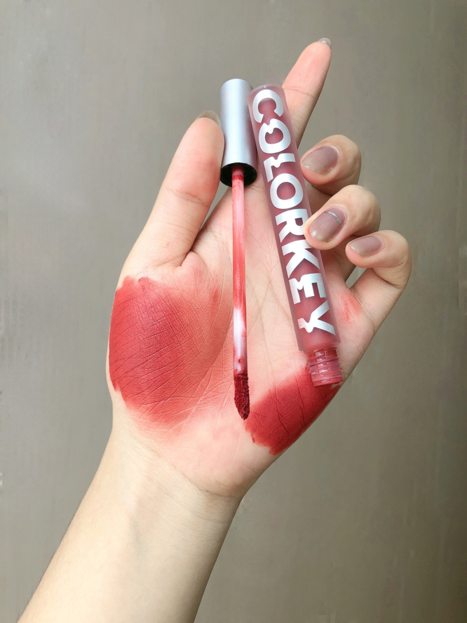 一嘴温柔的色号,colorkey -珂拉琪 b605 素颜专用,涂上不拔干,丝滑