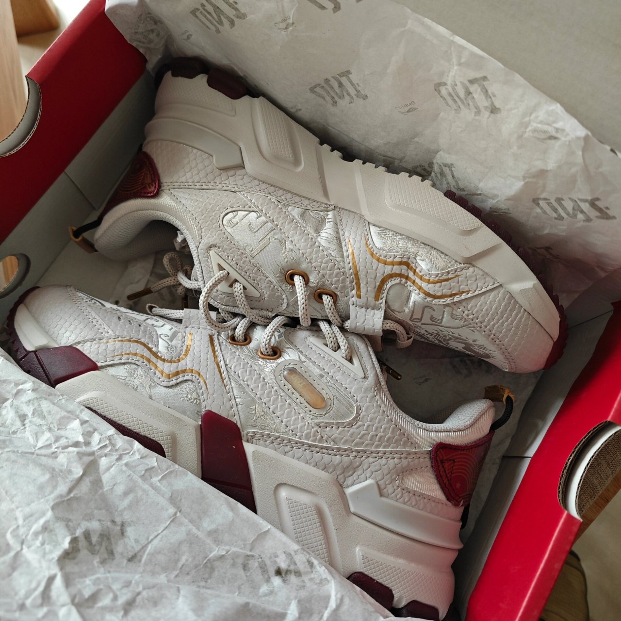 故宫宝蕴楼联名款 全新出 李宁女鞋故宫宝蕴楼联名款001征程运动鞋38