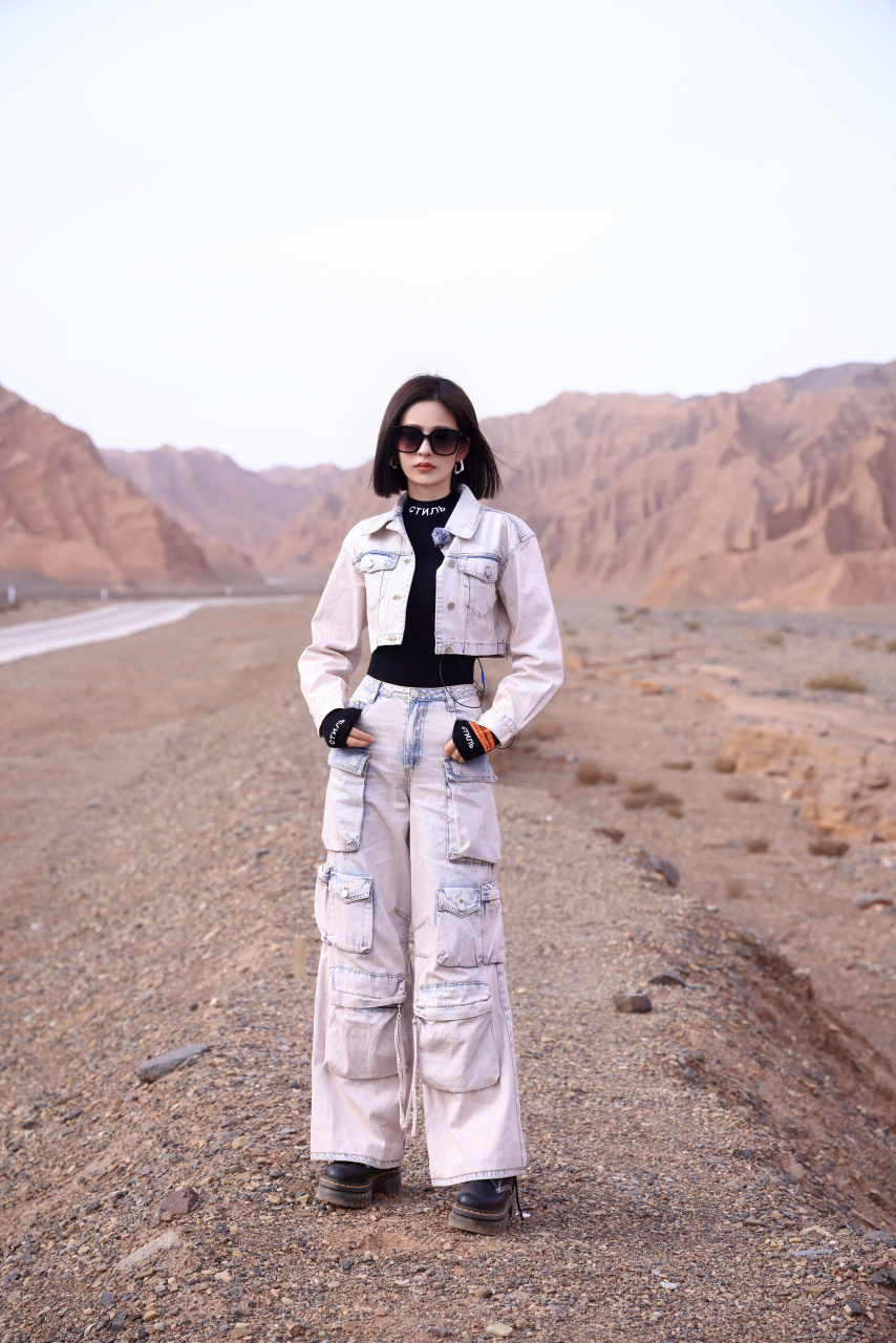 颖儿超话 跟颖儿yinger 一起开启吐新疆鲁番之旅97 送上一组墨镜