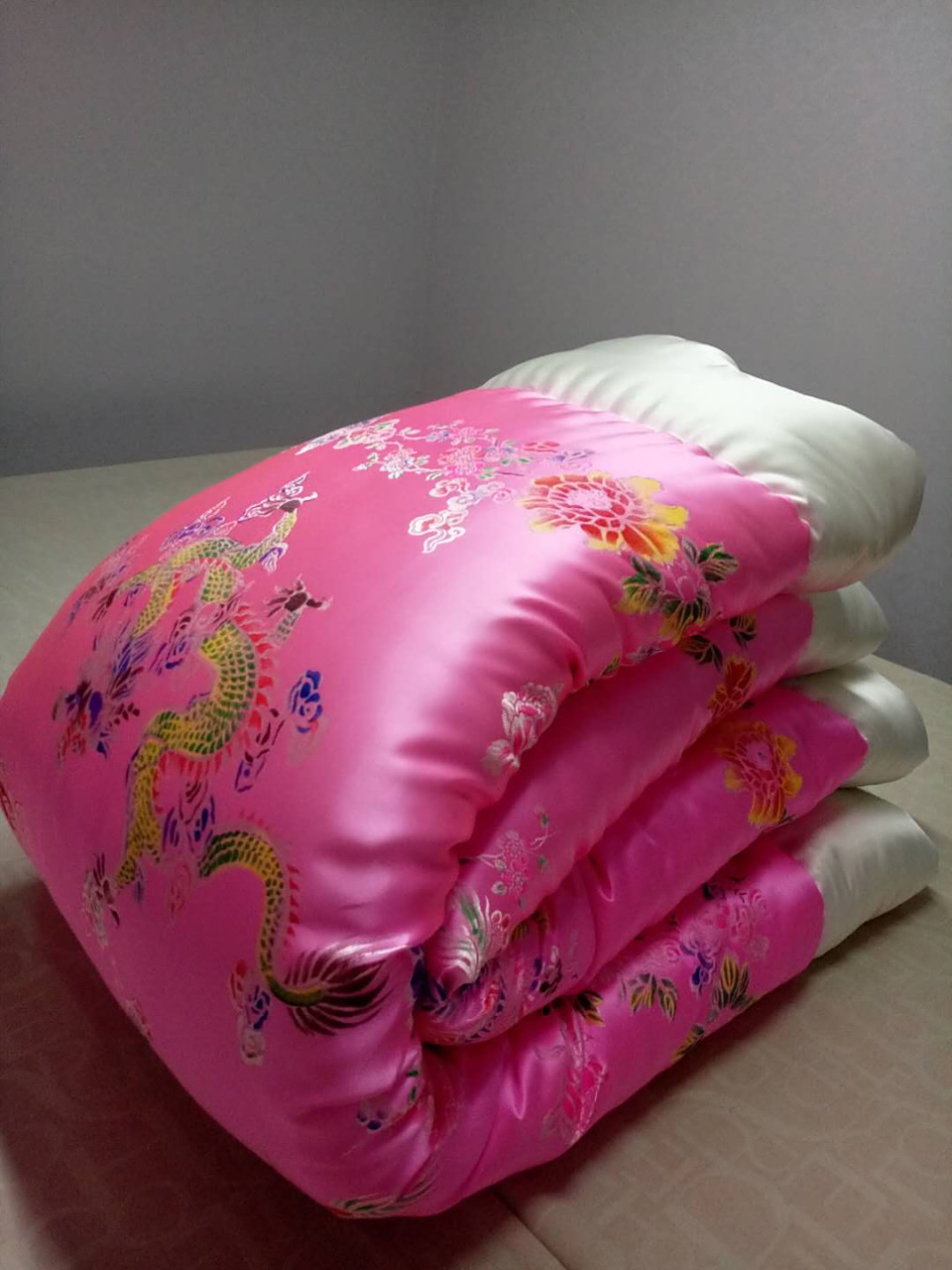 手工制作的工艺品棉被 真丝软缎棉被,八十年代真丝彩缎棉被