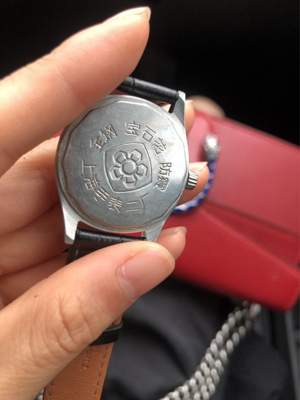 上海宝石花手表,很多人家里都会有吧 老家抽屉无意中翻出一块宝石花