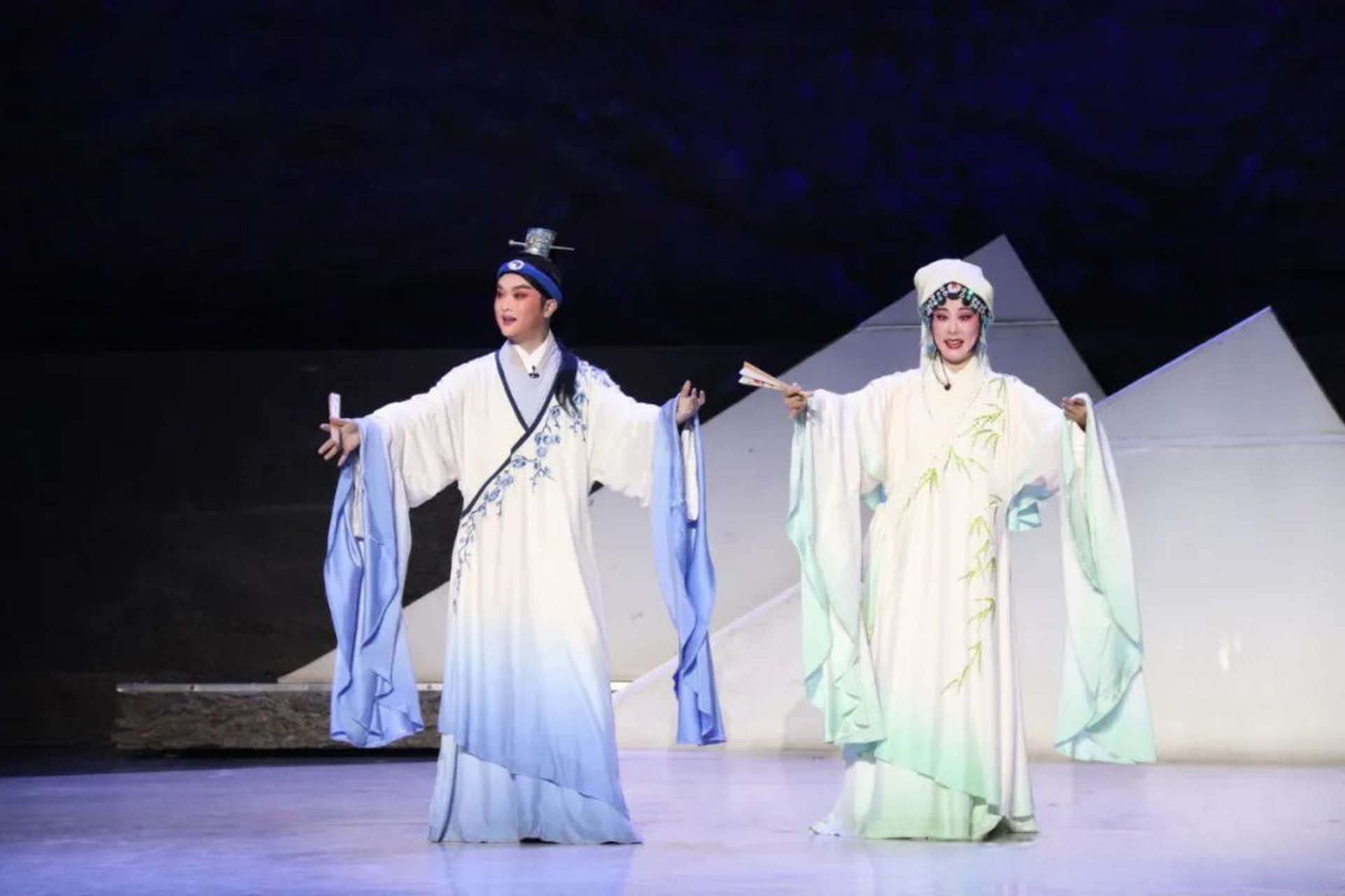 【再芬黄梅公馆·看戏 | 在数据化时代中积极探索】从2022年7月开始,"