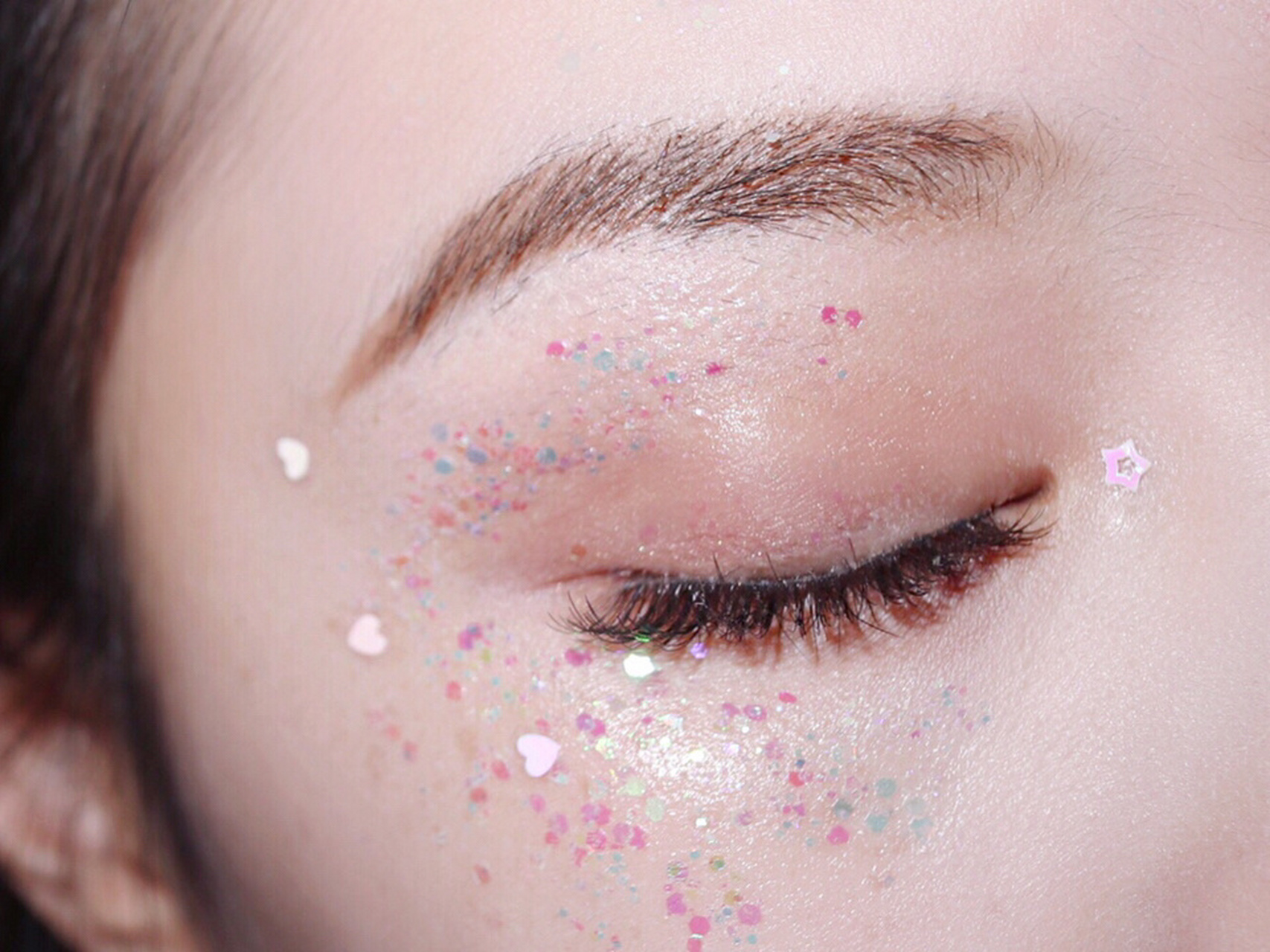 最近很流行亮片妆,画完少女心爆棚!