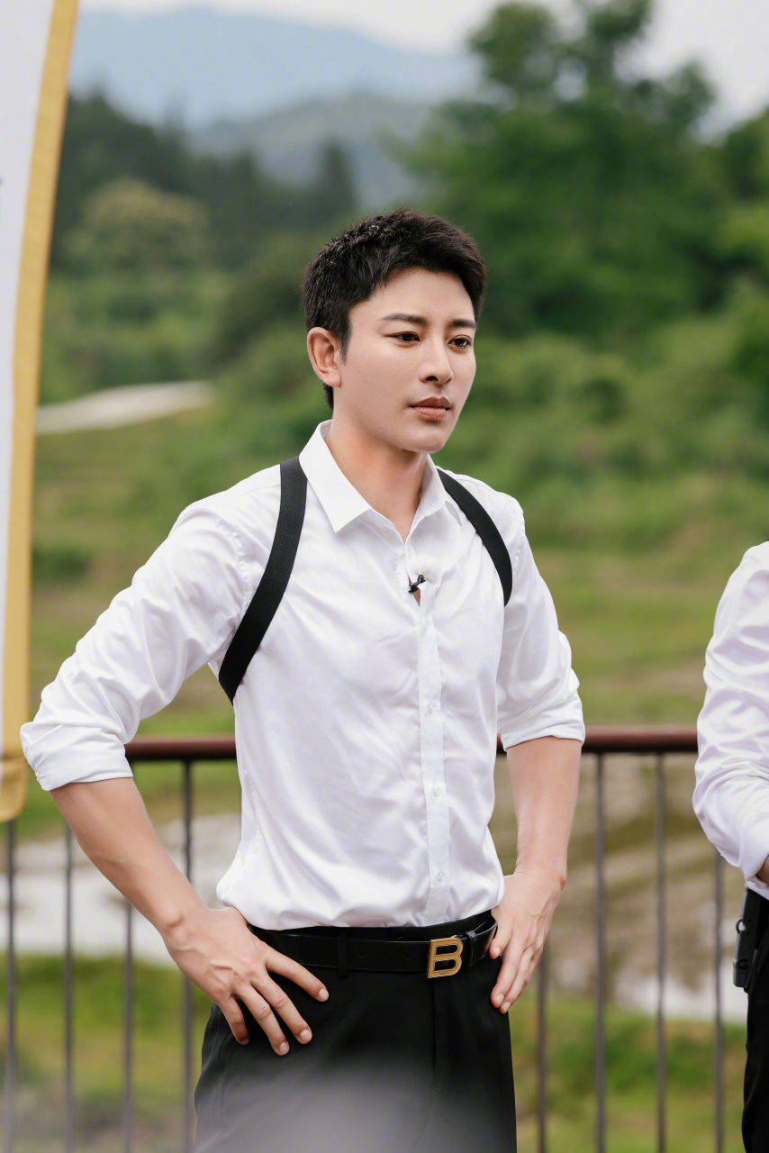 今天极挑团@大张伟 @黄景瑜 黄明昊@justin黄明昊 @黄晓明 @贾乃亮