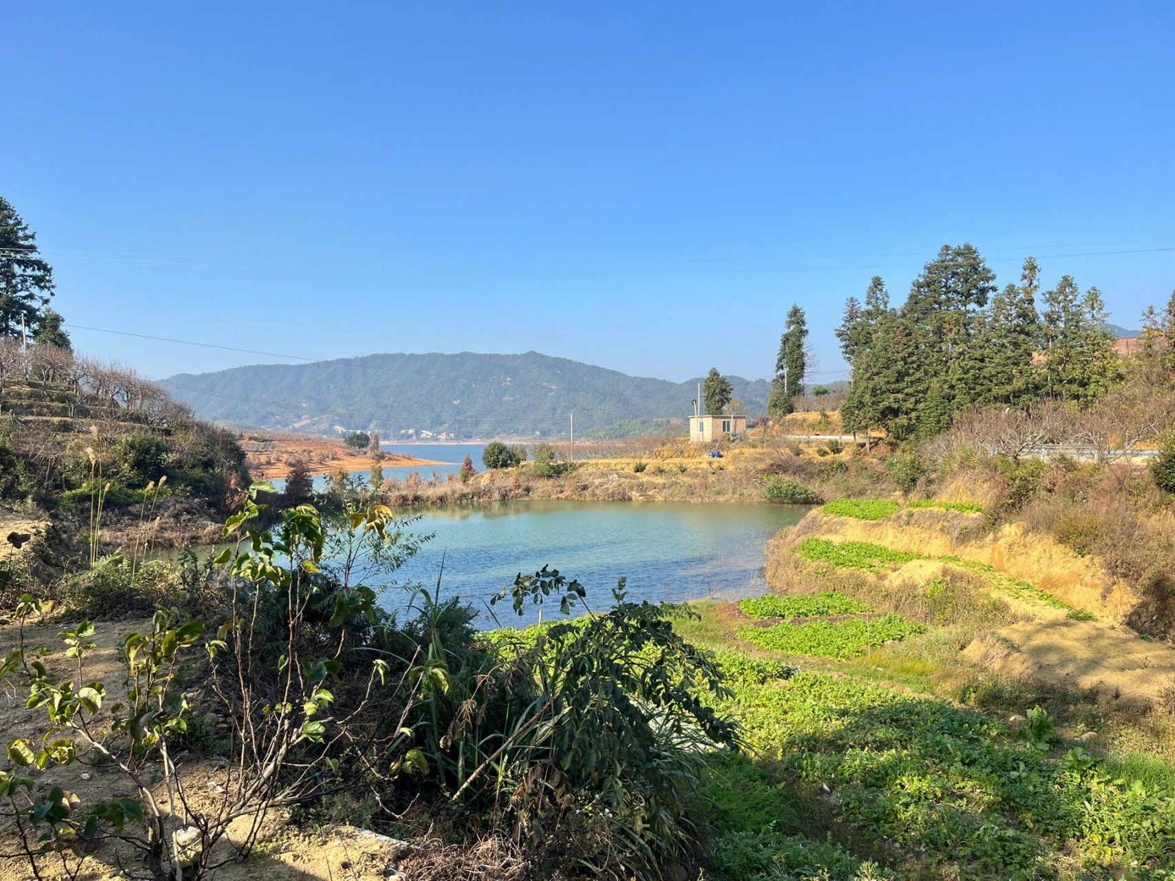 广东海拔最高的山顶水库 潭岭天湖位于连州市东北50公里的浮山之中,由