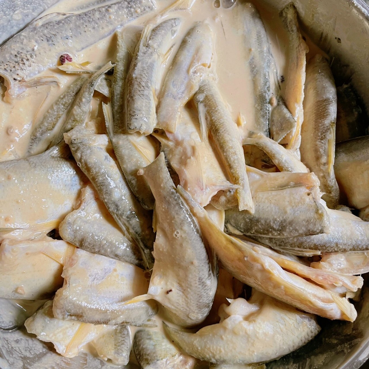 油炸小酥鱼|家常做法 除了不好看,其他真的没得挑剔 几颗花椒真的点睛