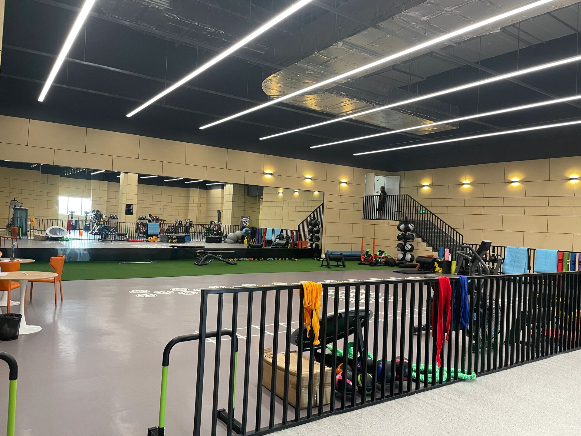 银吉姆英派斯健身新区永旺店和迪卡侬店