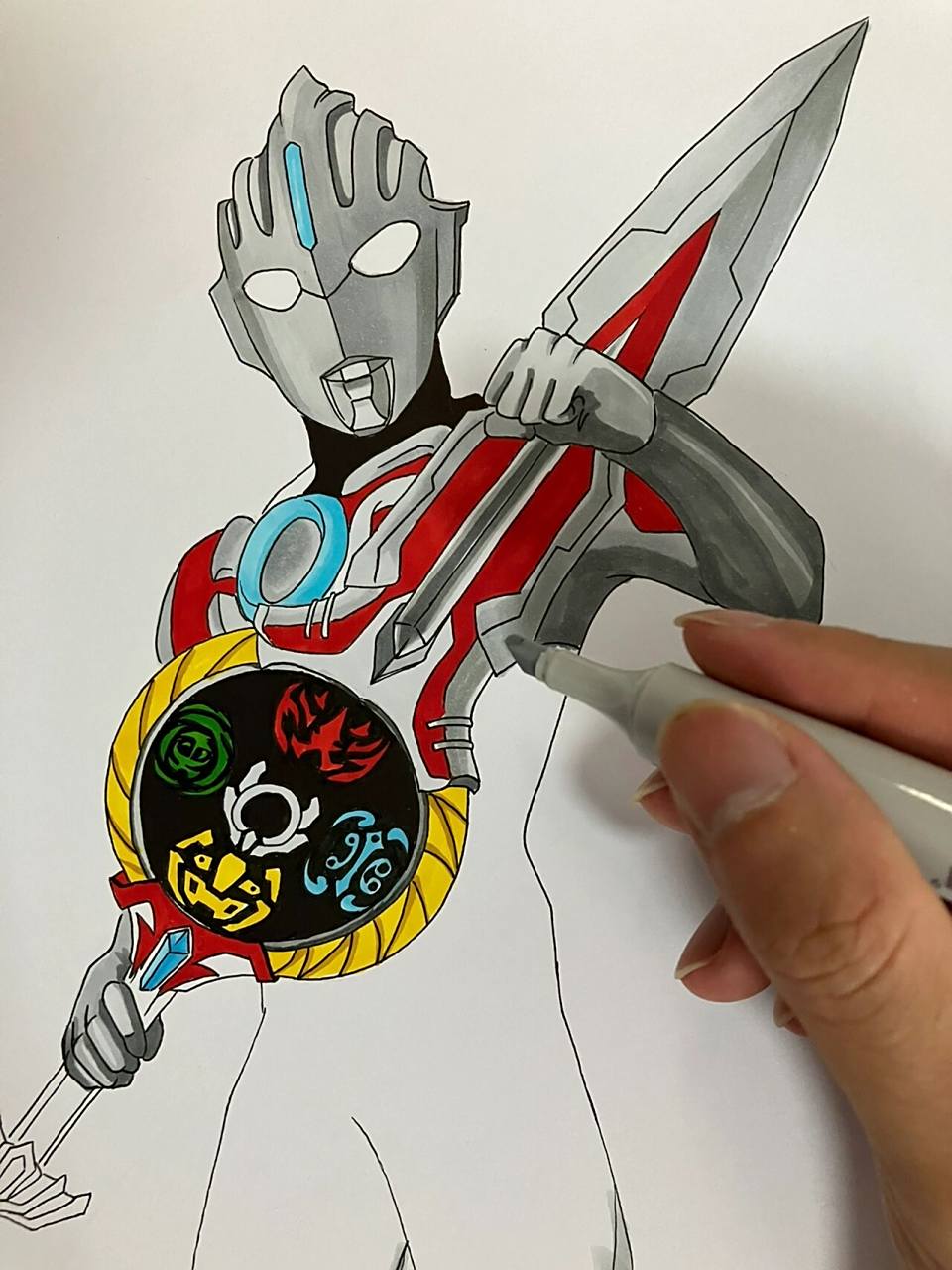 马克笔手绘欧布奥特曼详细过程 首先肯定是线稿,先把大概的线条画出来