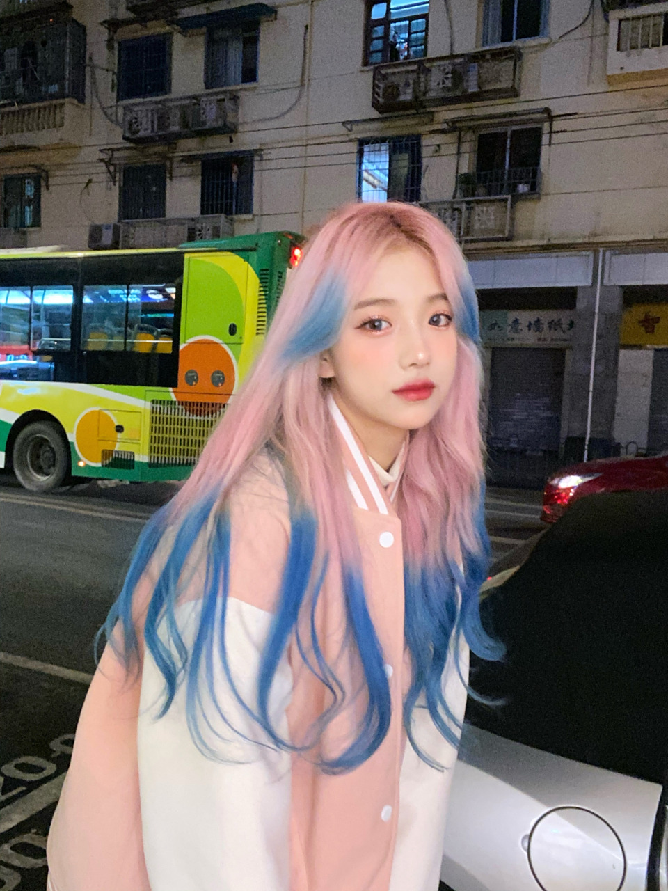 分享一个粉蓝扎染发色的掉色图片