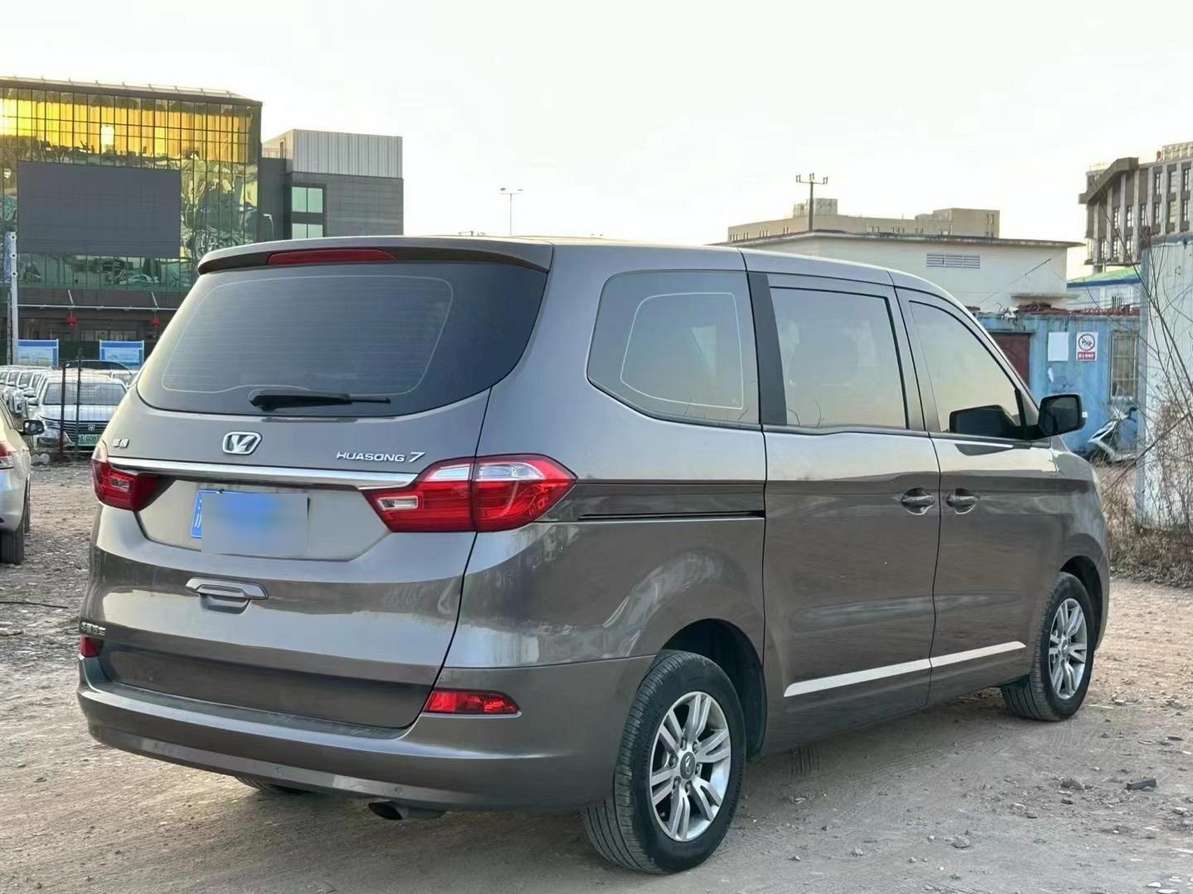 18年上牌华颂7,2.