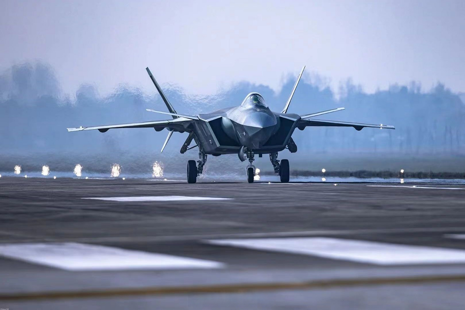 歼20酷炫壁纸上新#】战鹰列列,守护万里苍穹!