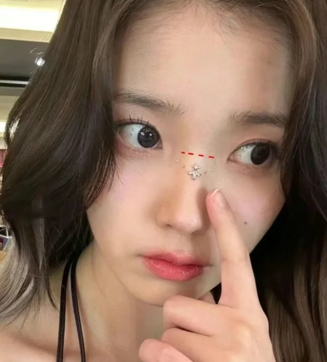 可爱代表:甜辣jennie,温柔iu,幼态张元英低山根 高鼻梁 精致的鼻头