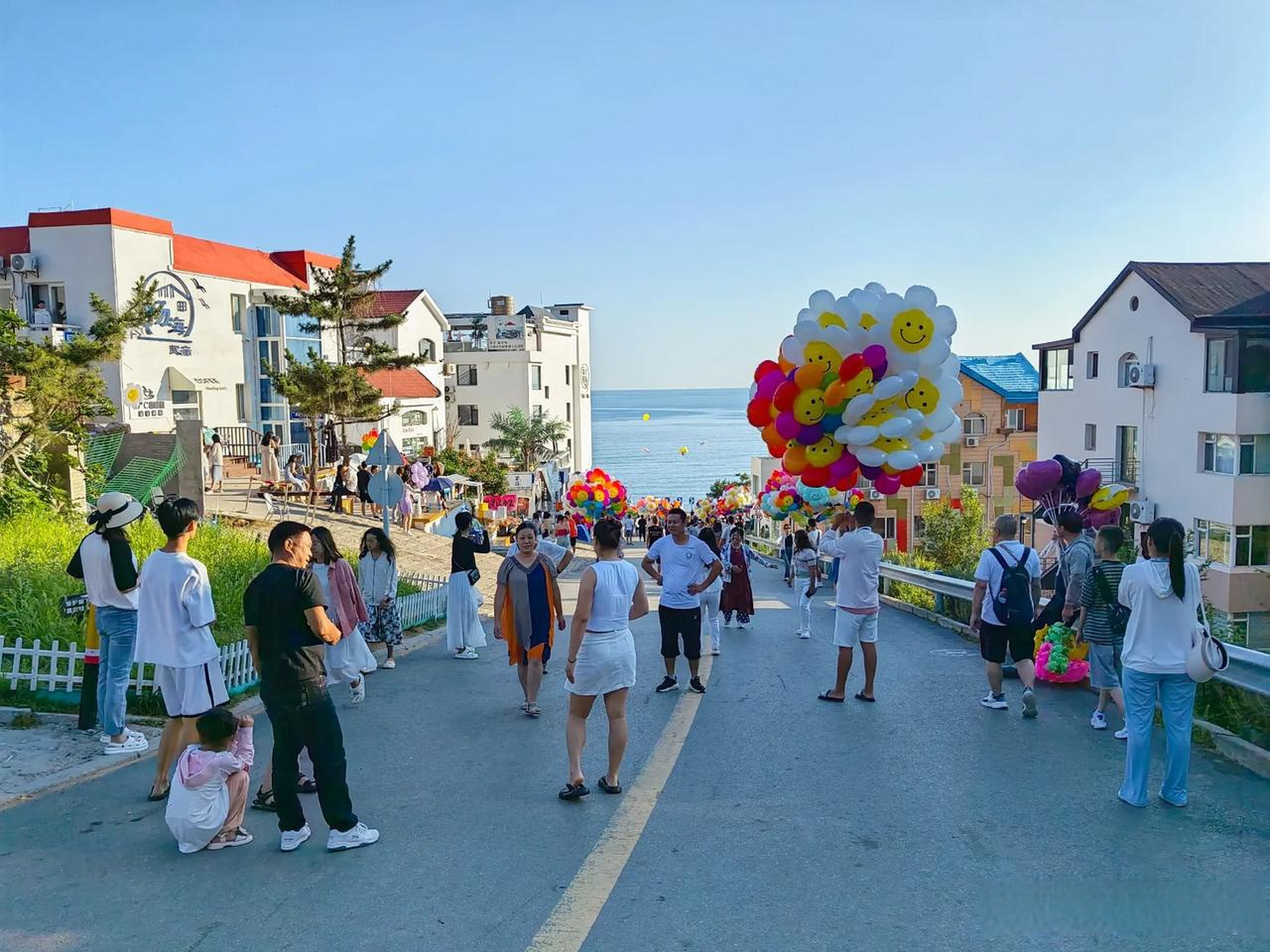 威海火炬八街,一条不足200米的陡坡,每天却迎来了全国各地的游客前来