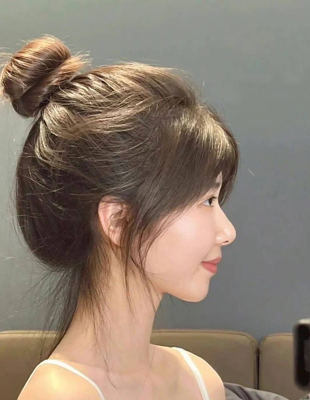 八字刘海是中长发里面最百搭的刘海9969♀15能很好的修饰脸型