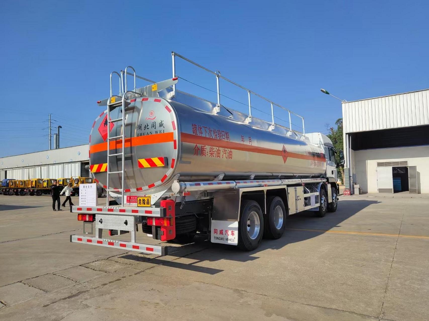 重汽汕德卡前四后八铁罐,铝合金罐油罐车,汽,柴油,大小方量公告齐全.