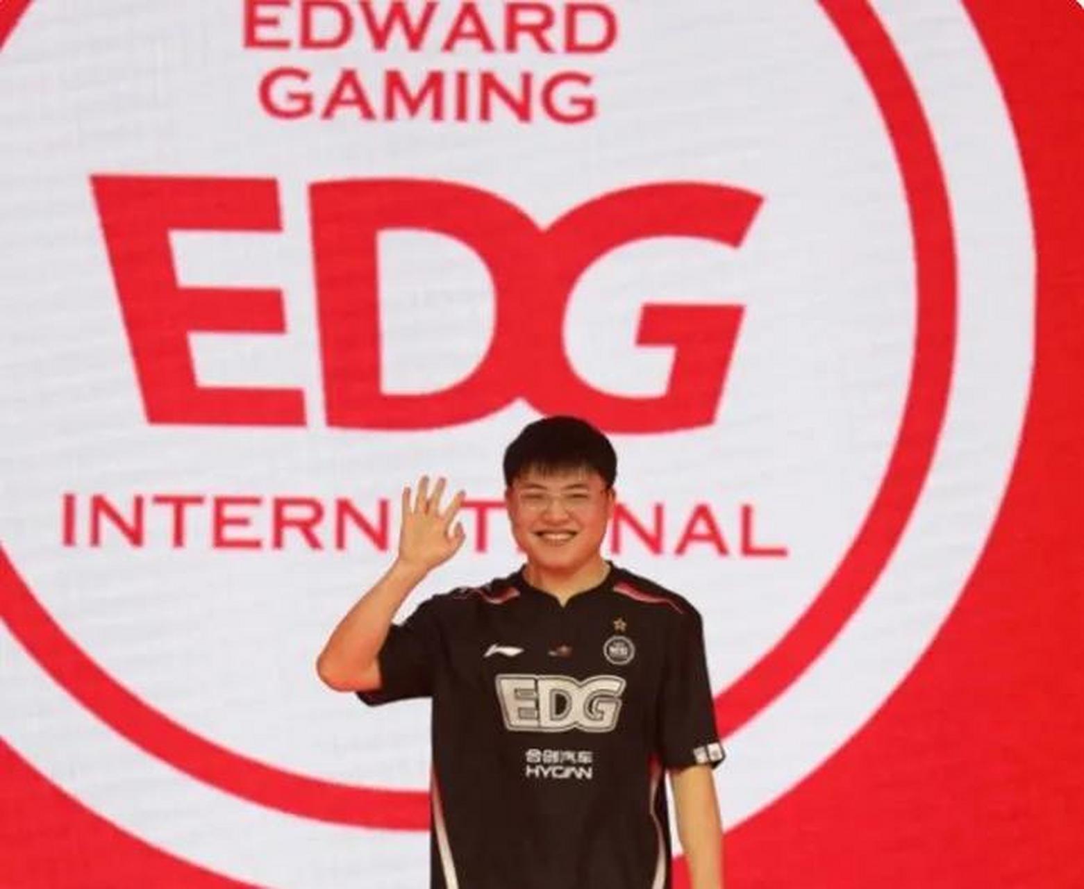 老岳也证实了edg确实还没跟uzi谈续约,大太保猜测uzi改这个id的意图