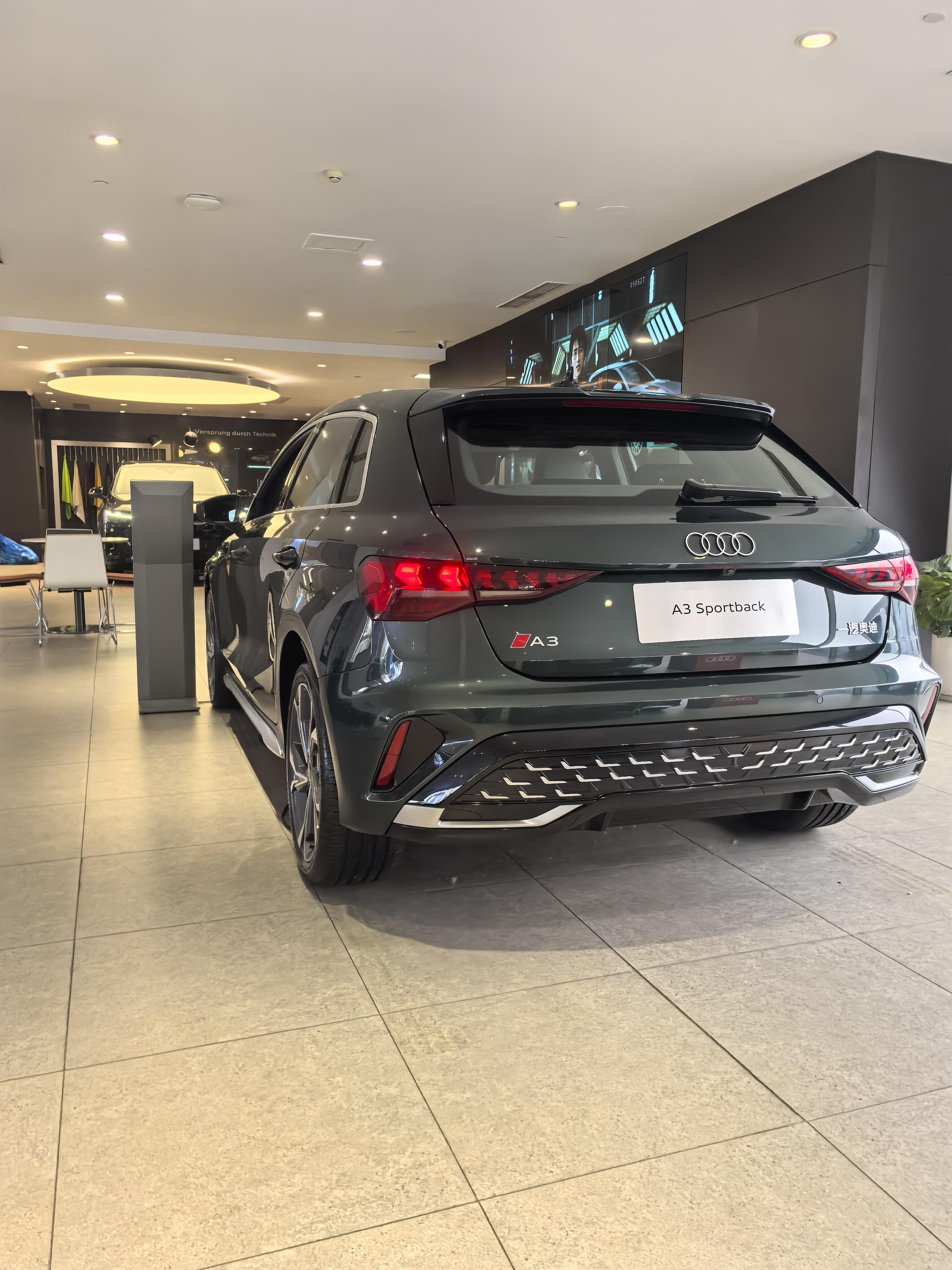 奥迪a3的哥特兰绿也太好看了叭