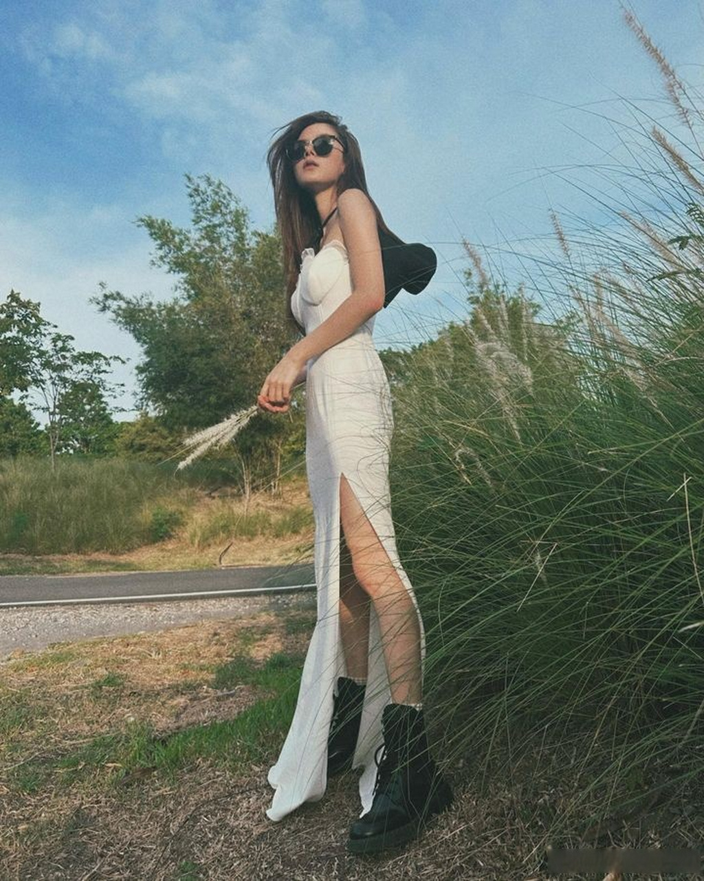 baifern吕爱惠#baifern美照被网友起哄像在拍婚纱照!