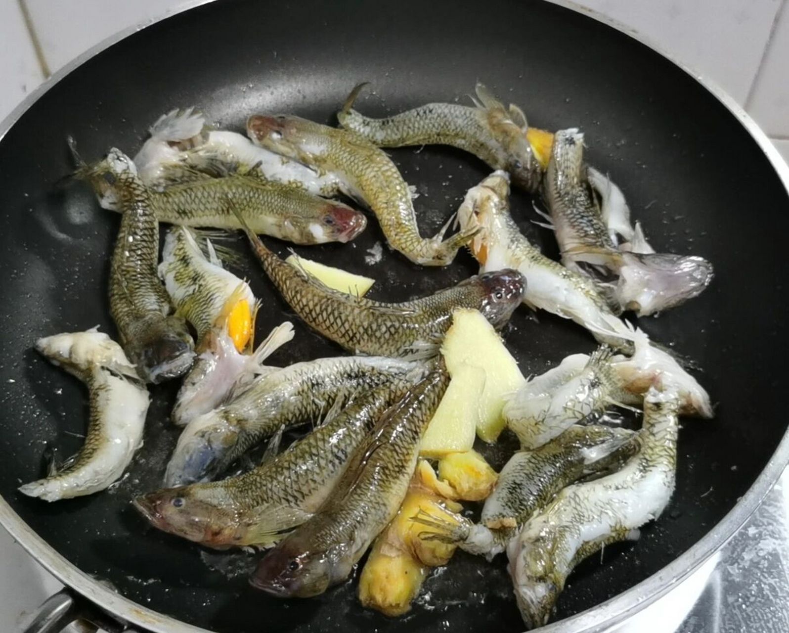 美味笋壳鱼汤 好喝的笋壳鱼汤 这个汤男女老少都很适合～ 增强免疫力.