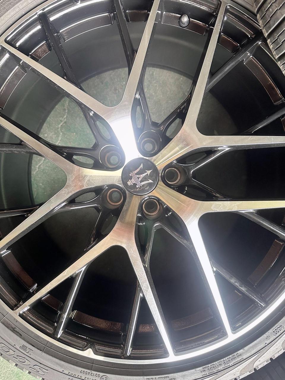 21寸玛莎拉蒂新款莱万特原厂拆车轮毂.