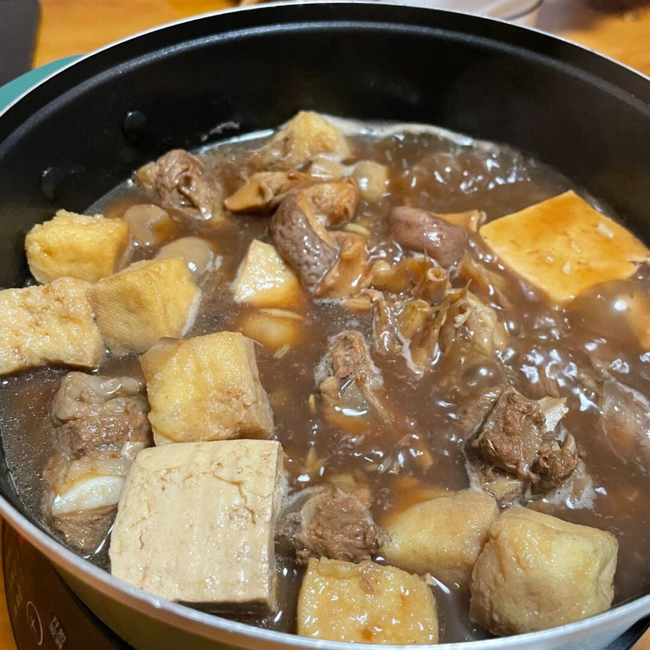 一碗热乎乎的肉骨茶 可以治愈一整个阴冷的雨天 #马来西亚肉骨茶