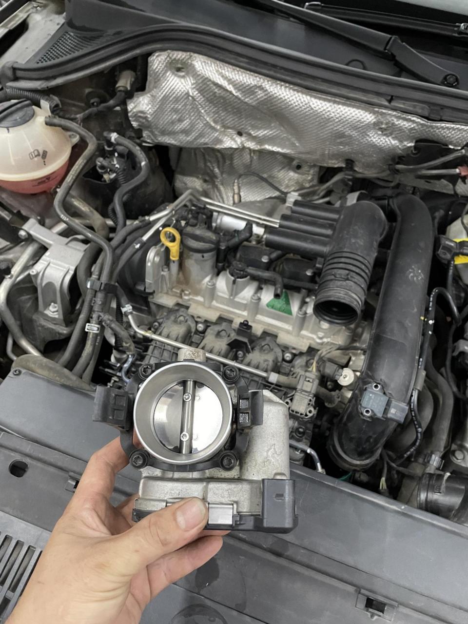 大众途观清洗节气门