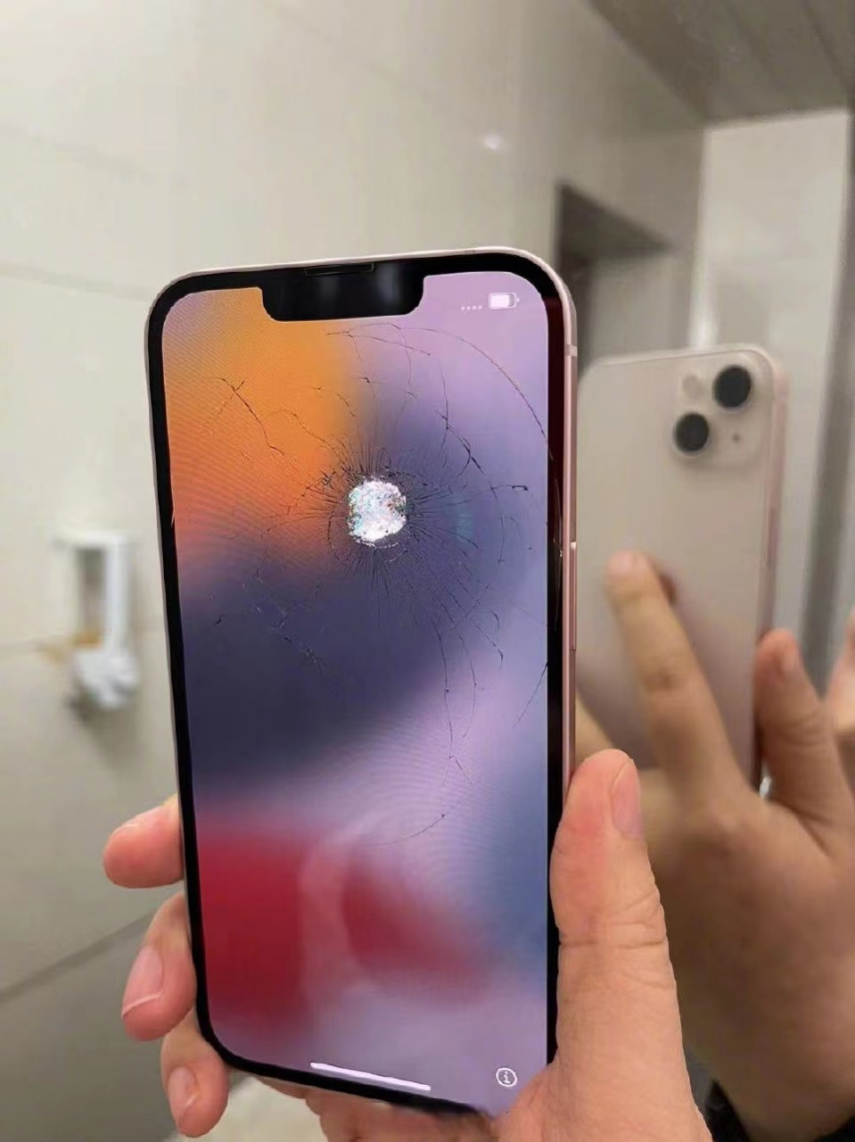 iphone13碎屏照片图片