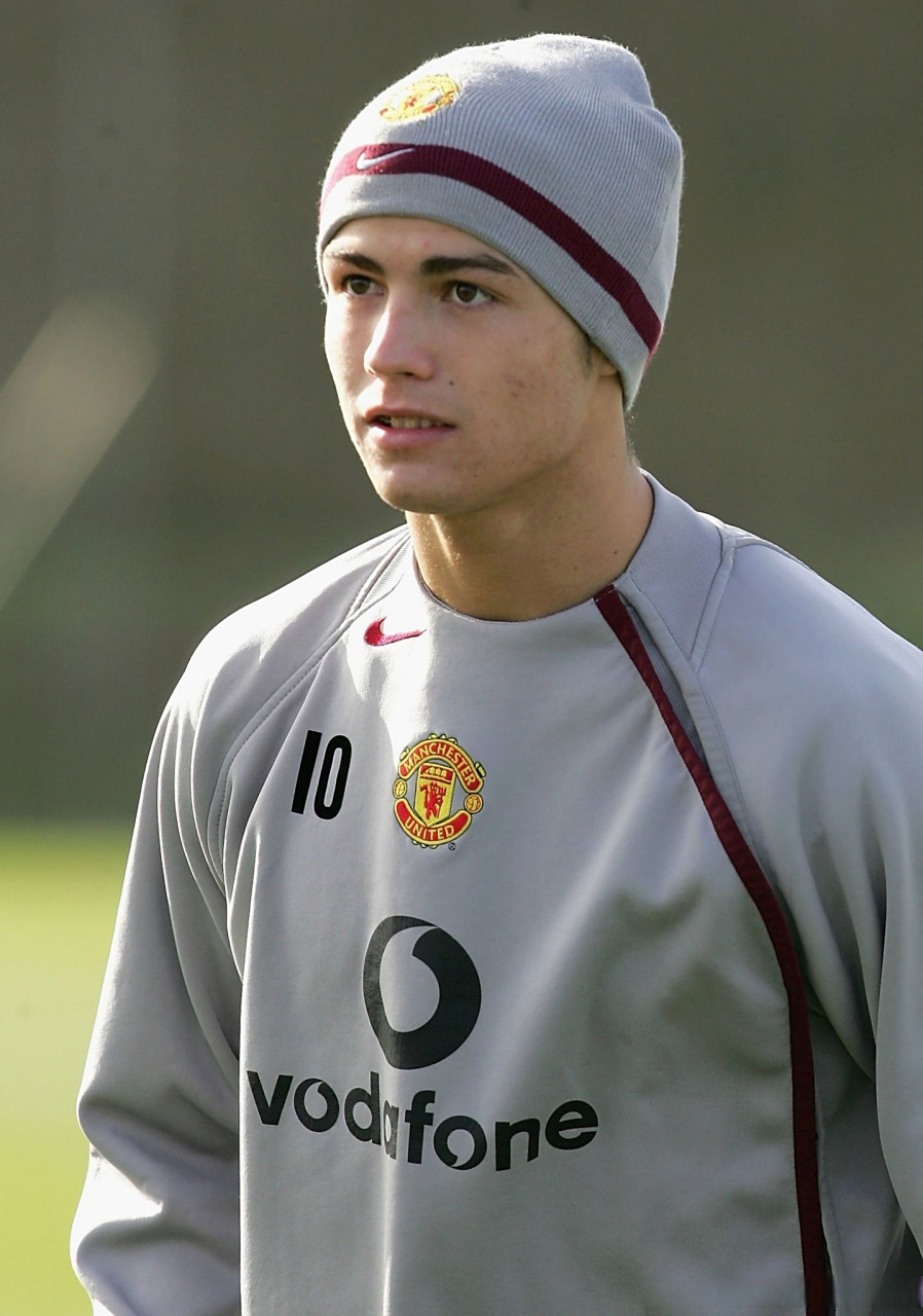 c罗##燃烧我的六月#c罗 一组青涩帅罗[兔子]