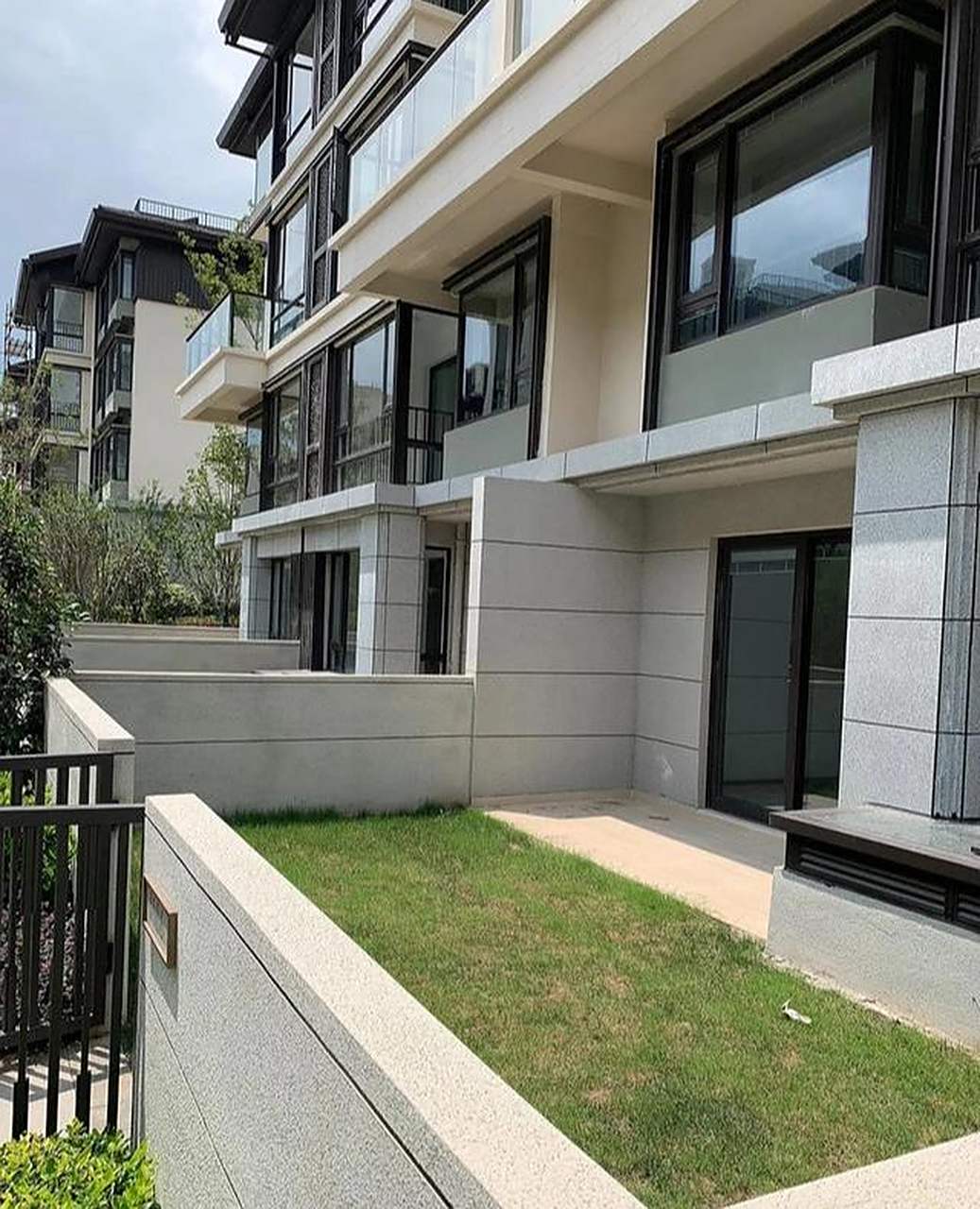 叠拼别墅到底是买上叠还是下叠很纠结的进来 叠拼别墅,作为主打联排