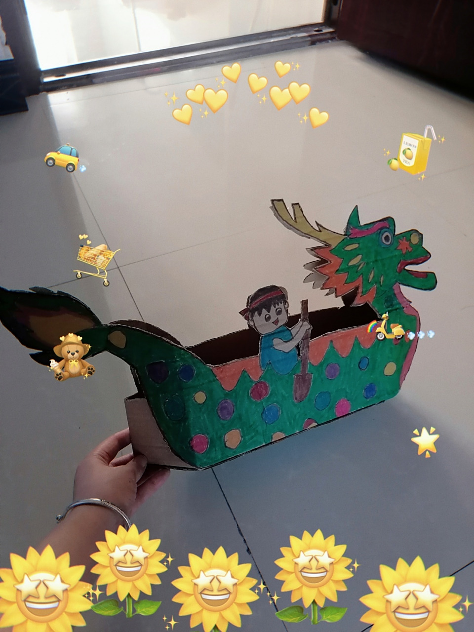 龙舟手工制作 就要过端午了,幼儿园老师给布置的回家作业,做龙舟02