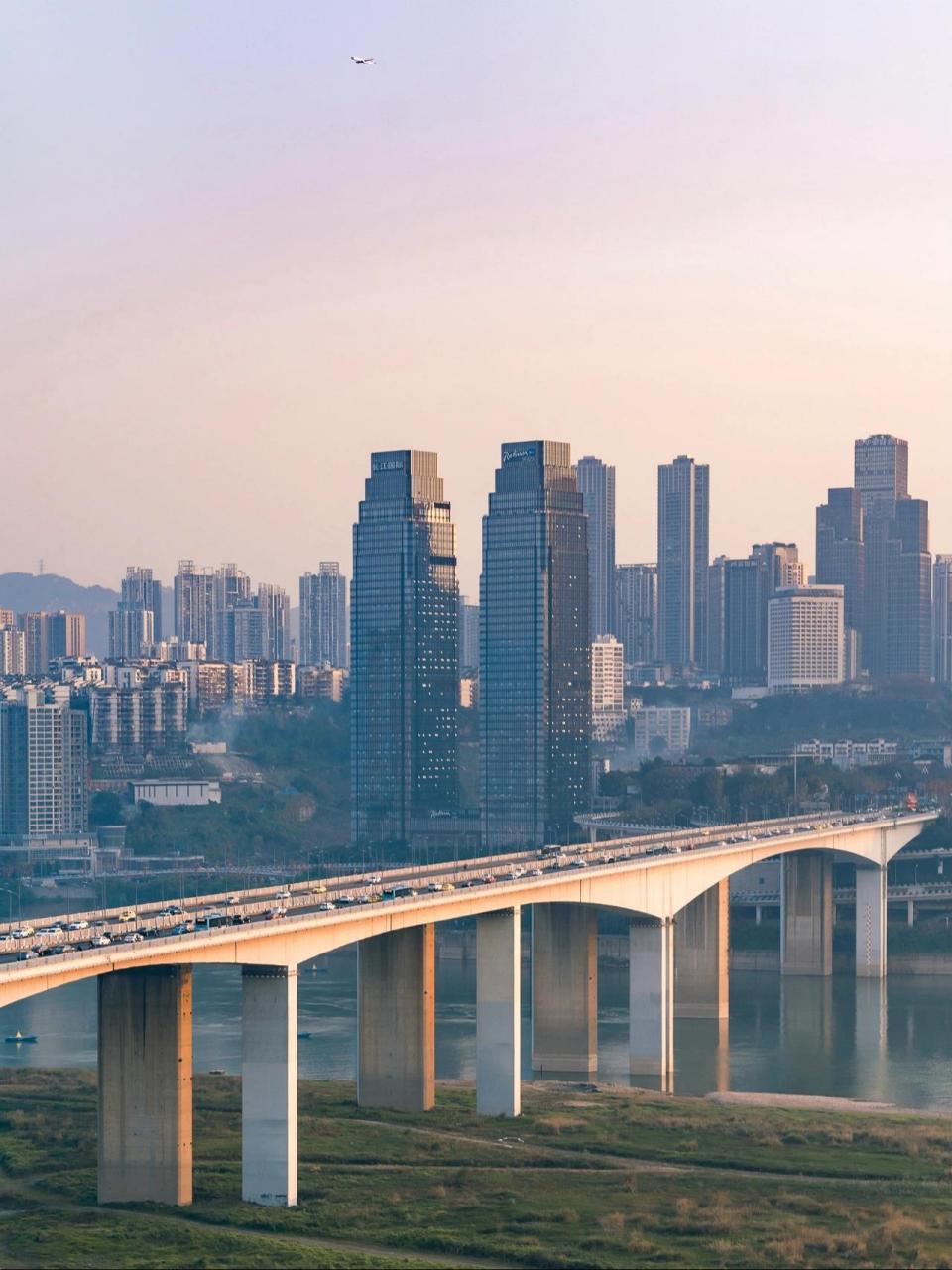 长江国际丨梦开始的地方 长江国际18楼人来人往,山城永远是夏天的模样