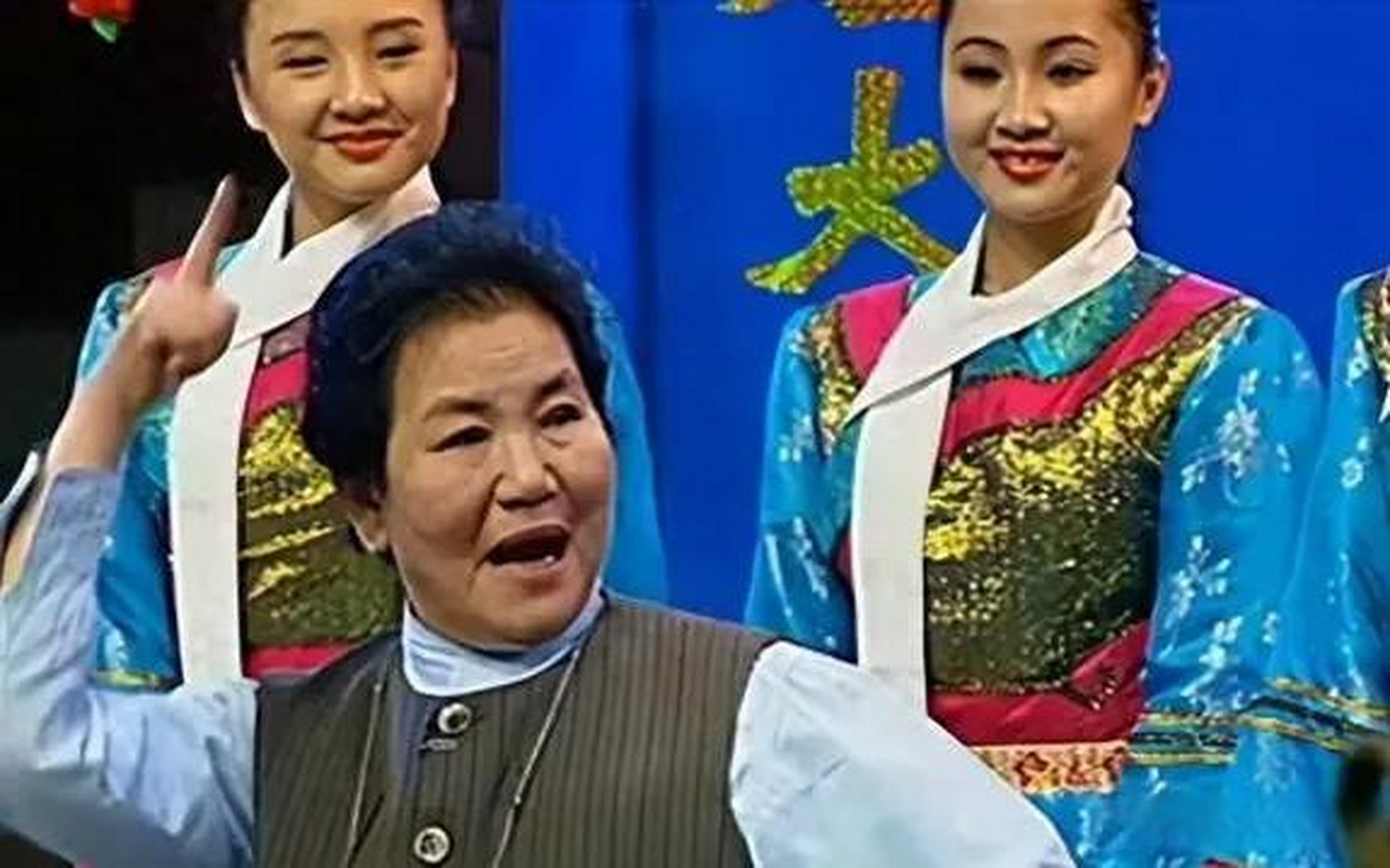 一句话证明看过赵丽蓉的小品 "探戈儿就是趟着走,三步一窜嘛两啊两