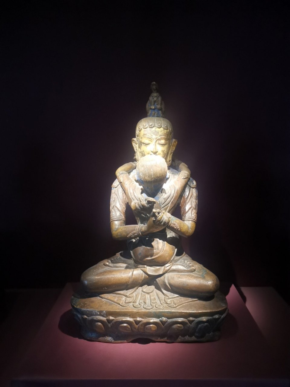 第一张就是欢喜佛,双修,抱着明妃,请自行搜索.