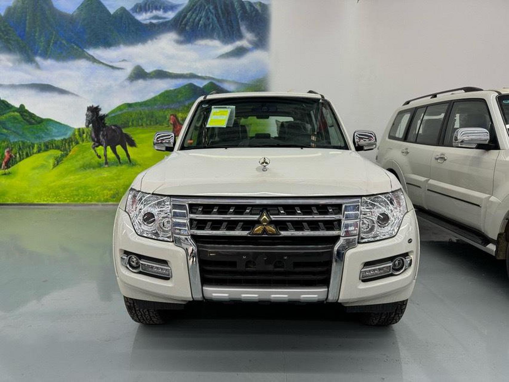 国六三菱帕杰罗v93.22款 帕杰罗v93 白黑低配白黑高配基础配置: 3.