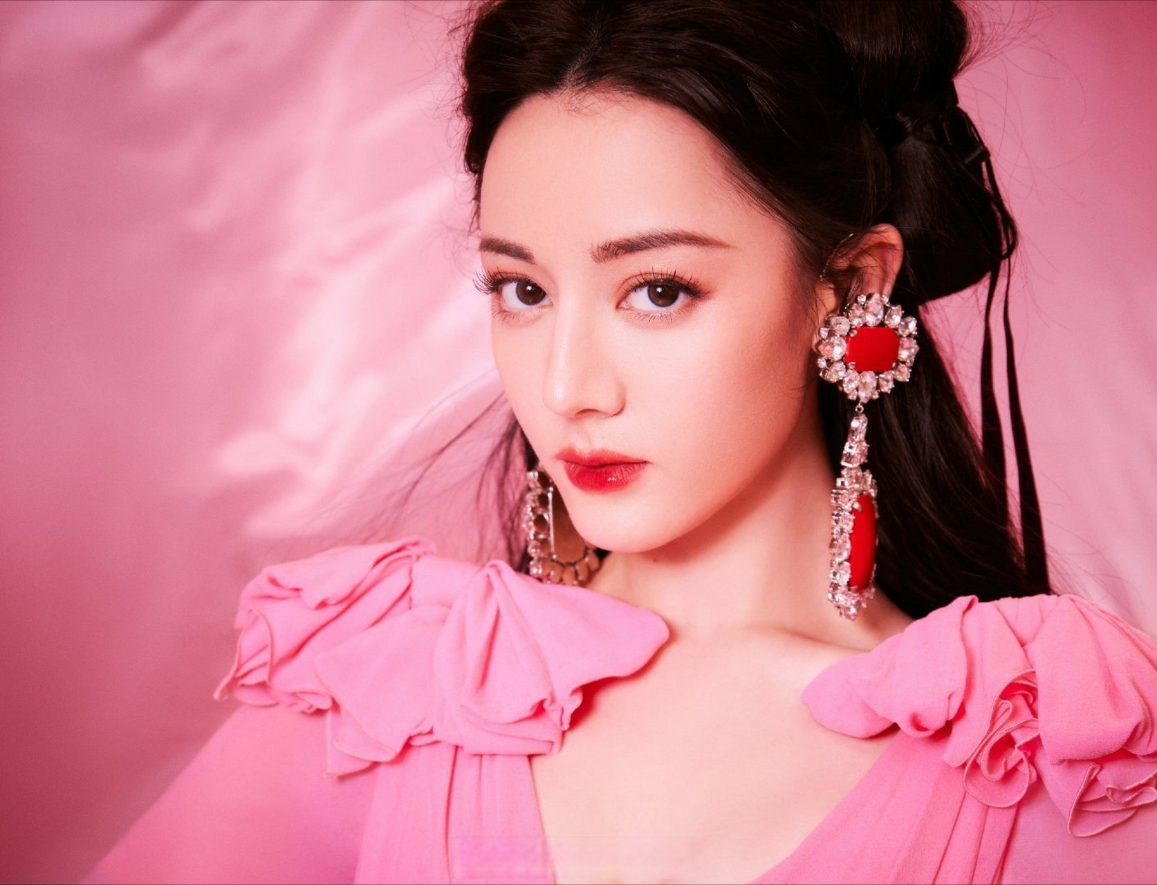 迪丽热巴跳舞真迪甜#迪丽热巴不仅跳舞甜,唱歌也超级甜,和粉色的适配