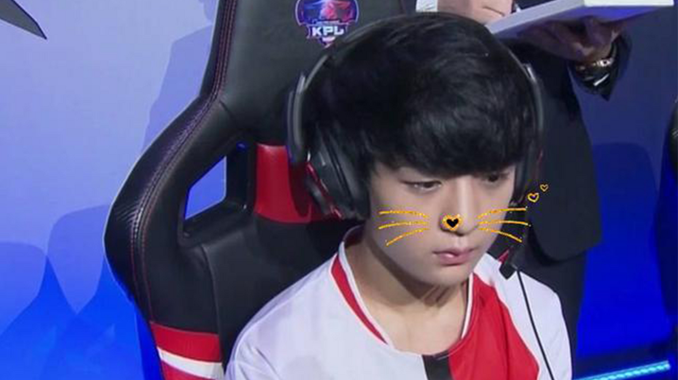 ag超玩会莲星访谈:王者荣耀全法师国服最强,天才选手在线问答