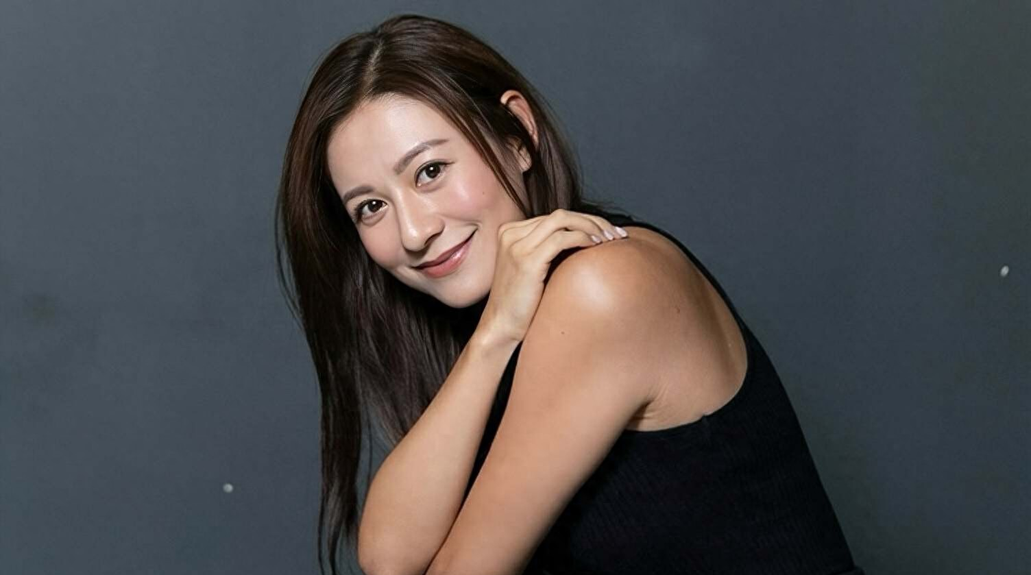 香港女星江若琳在尖沙咀遭遇车祸,车子都侧翻了,真是惊险啊!