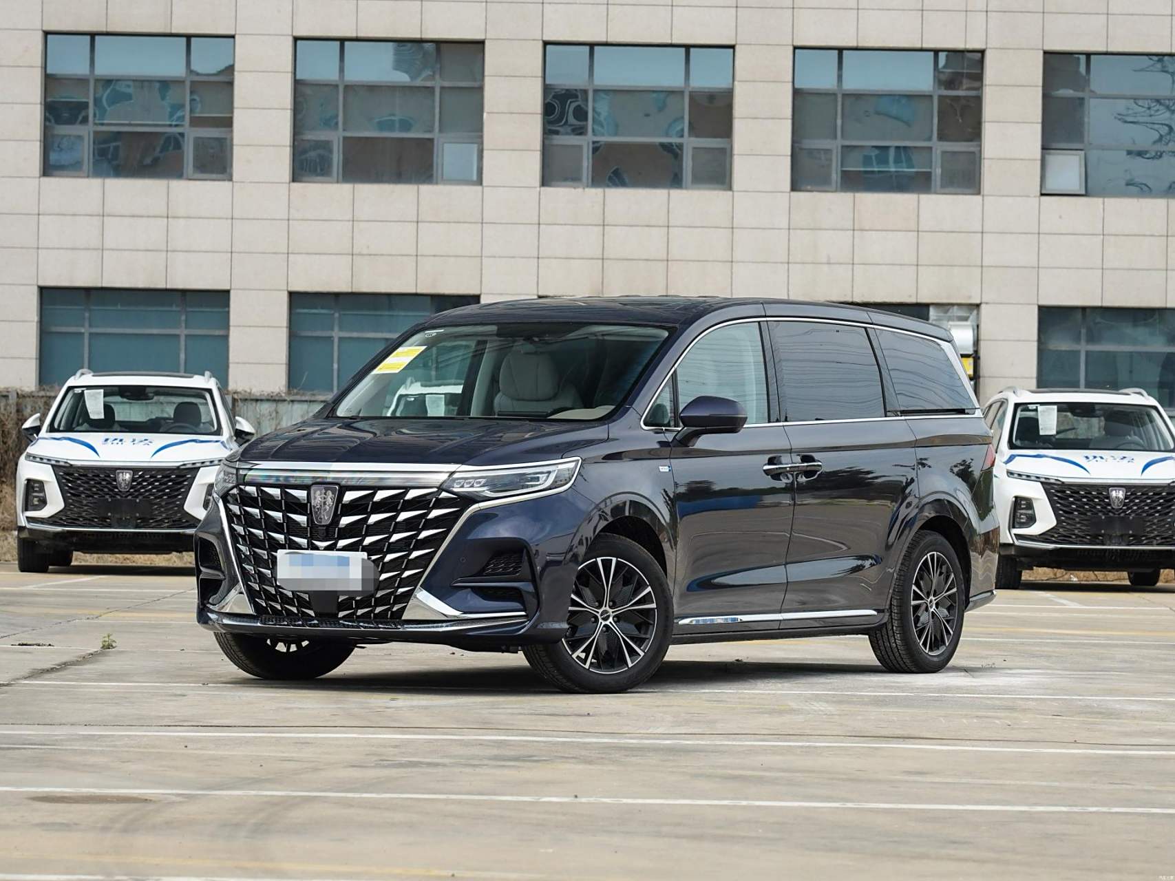 荣威imax8 性价比最高的7座mpv   提车价16xxxx元 商务车