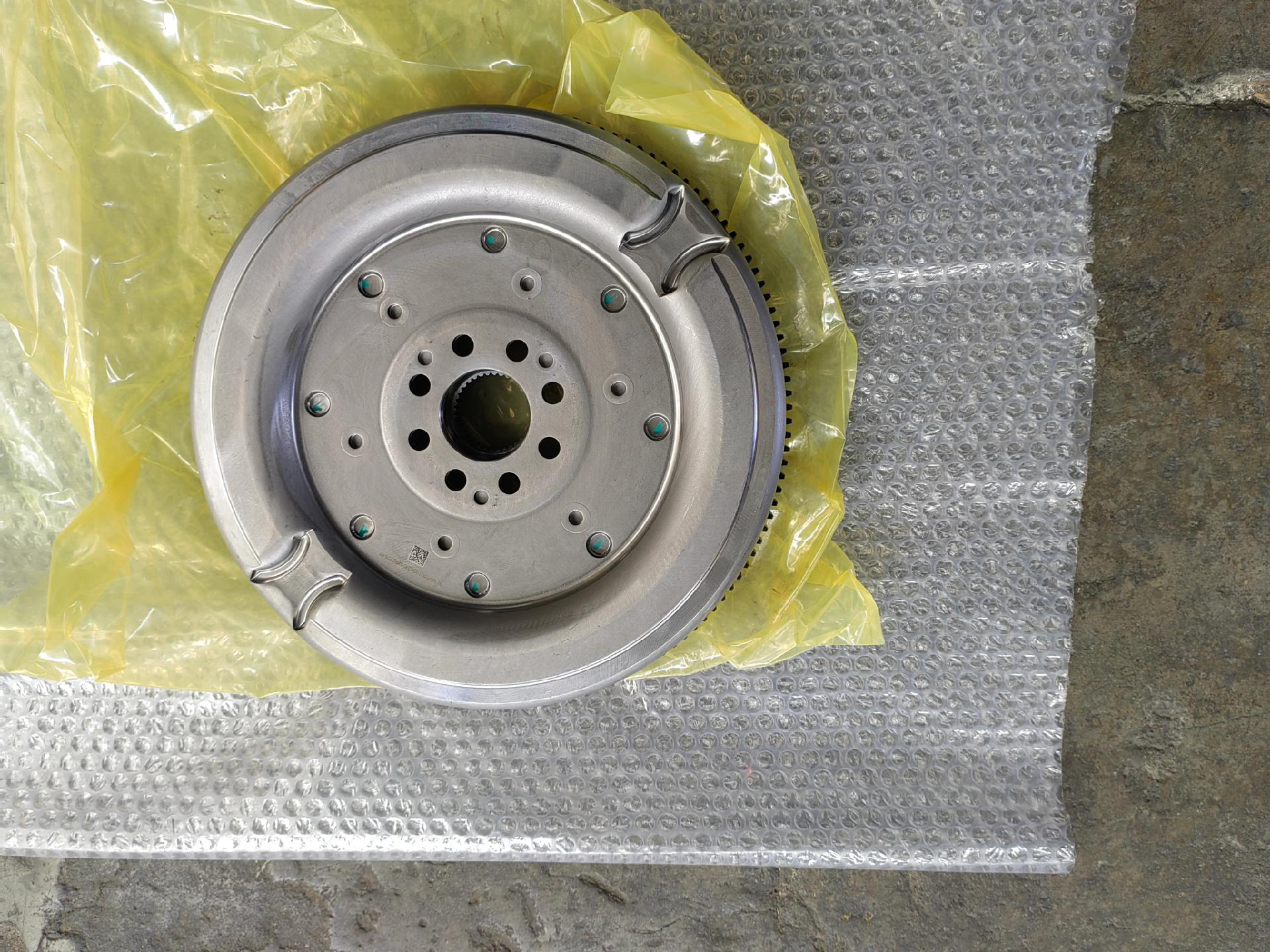 Volante del motor HOWO - Vista frontal